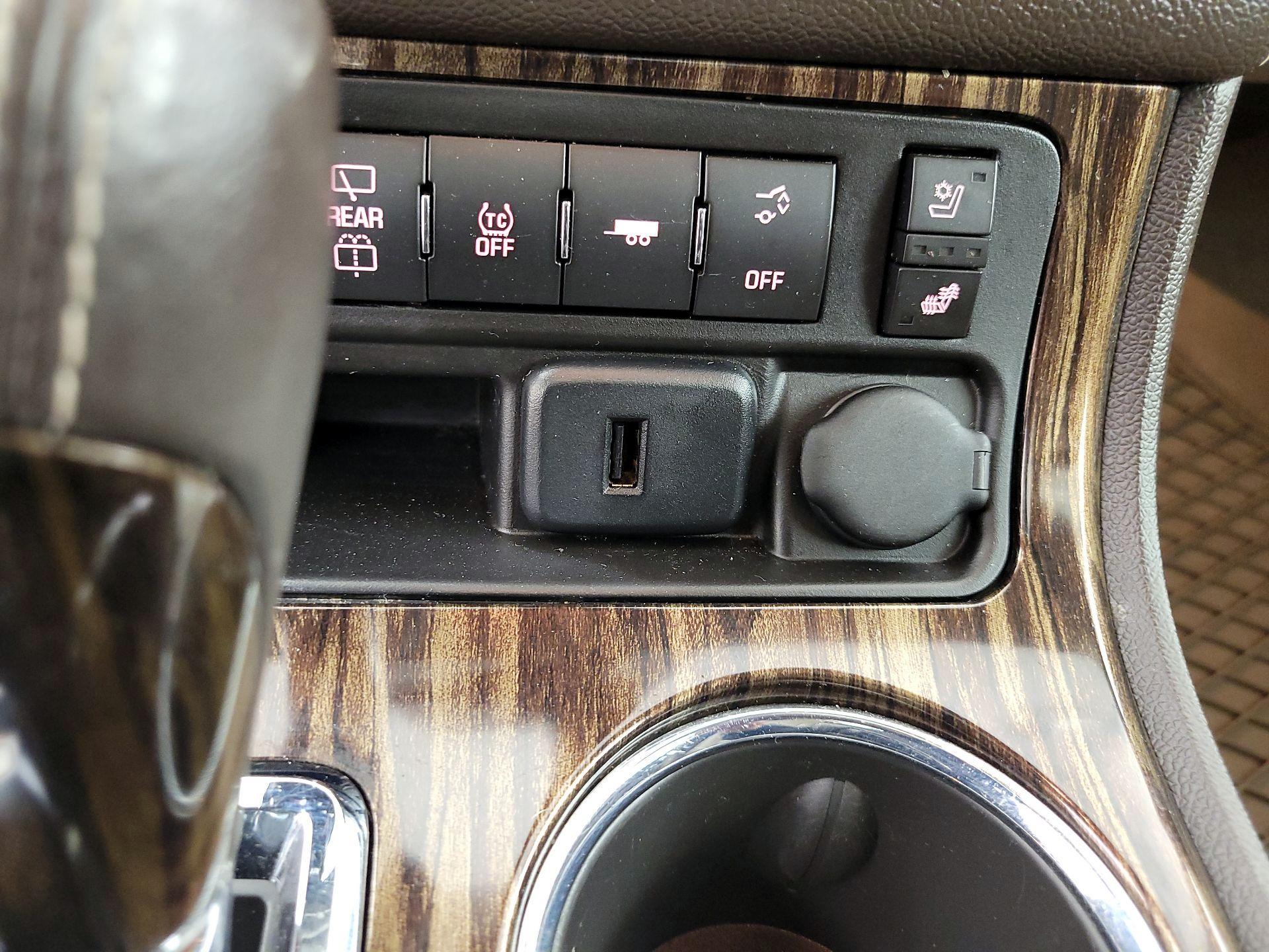 Thumbnail: 2016 GMC Acadia - 18