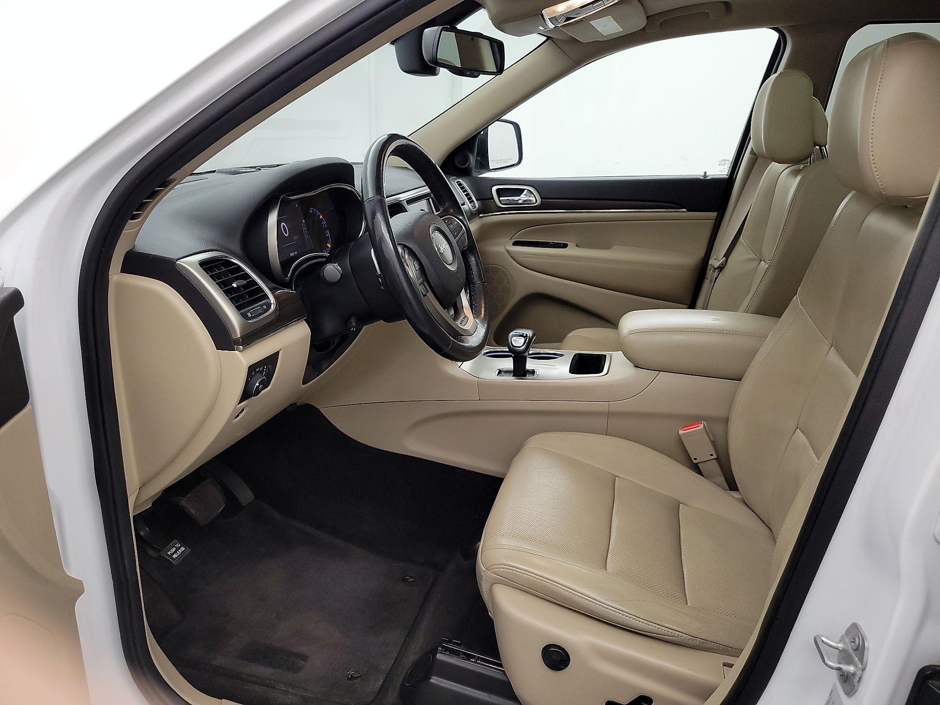 Thumbnail: 2015 Jeep Grand Cherokee - 11