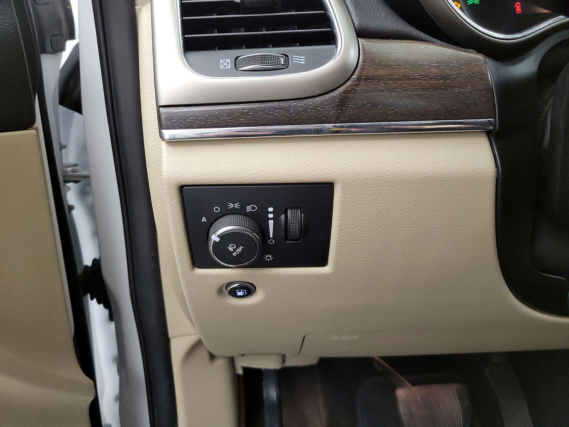 Thumbnail: 2015 Jeep Grand Cherokee - 13