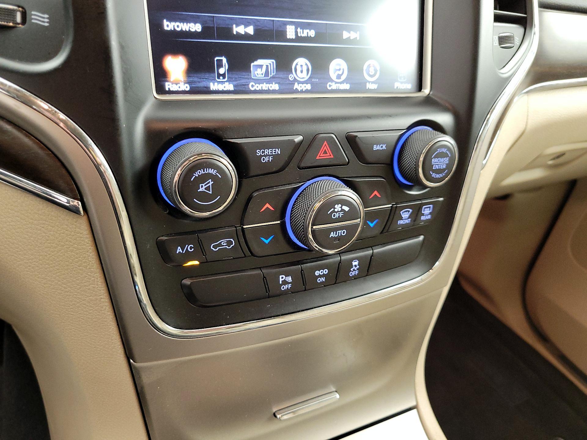 Thumbnail: 2015 Jeep Grand Cherokee - 17