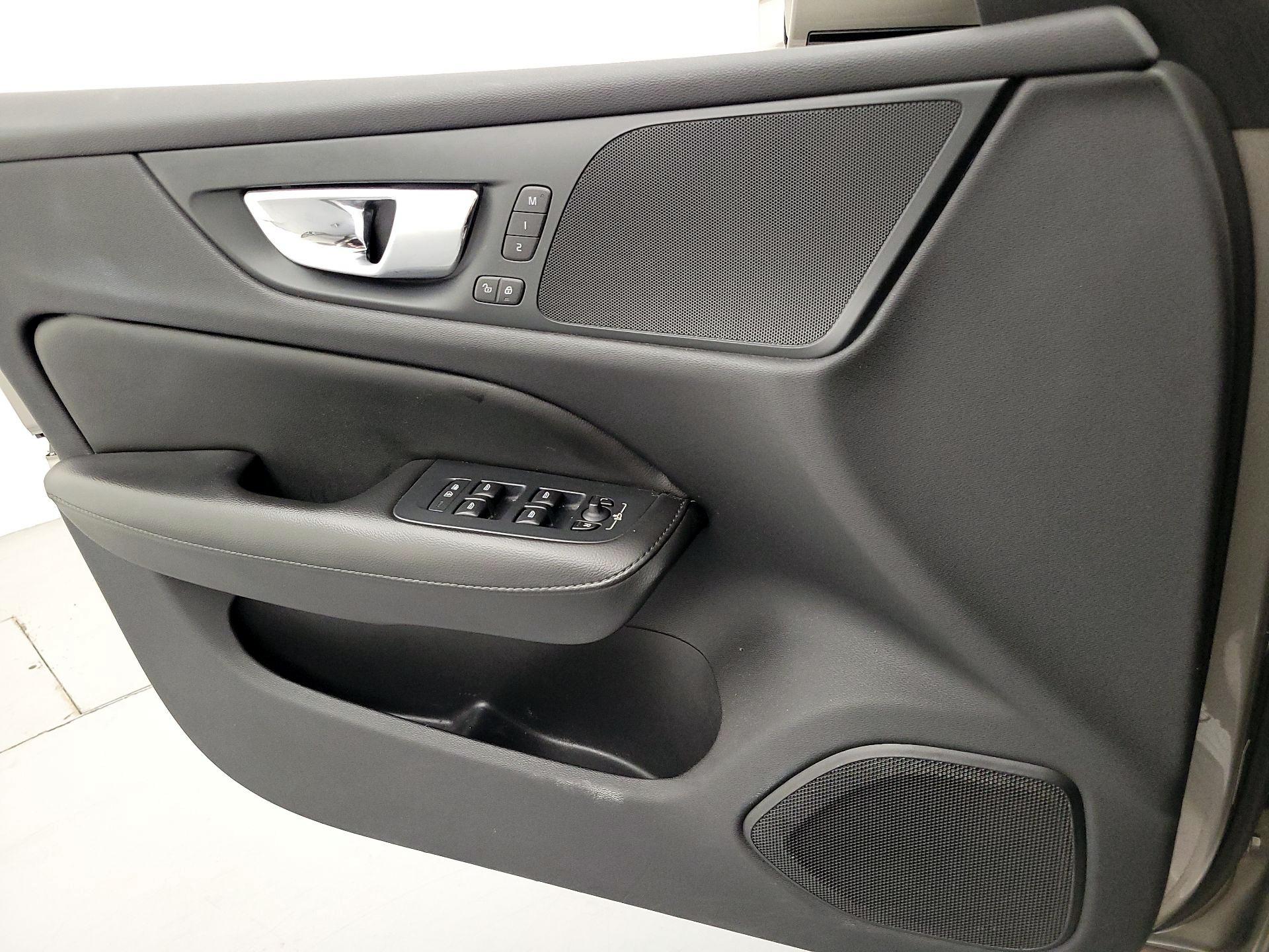 Thumbnail: 2019 Volvo S60 - 12
