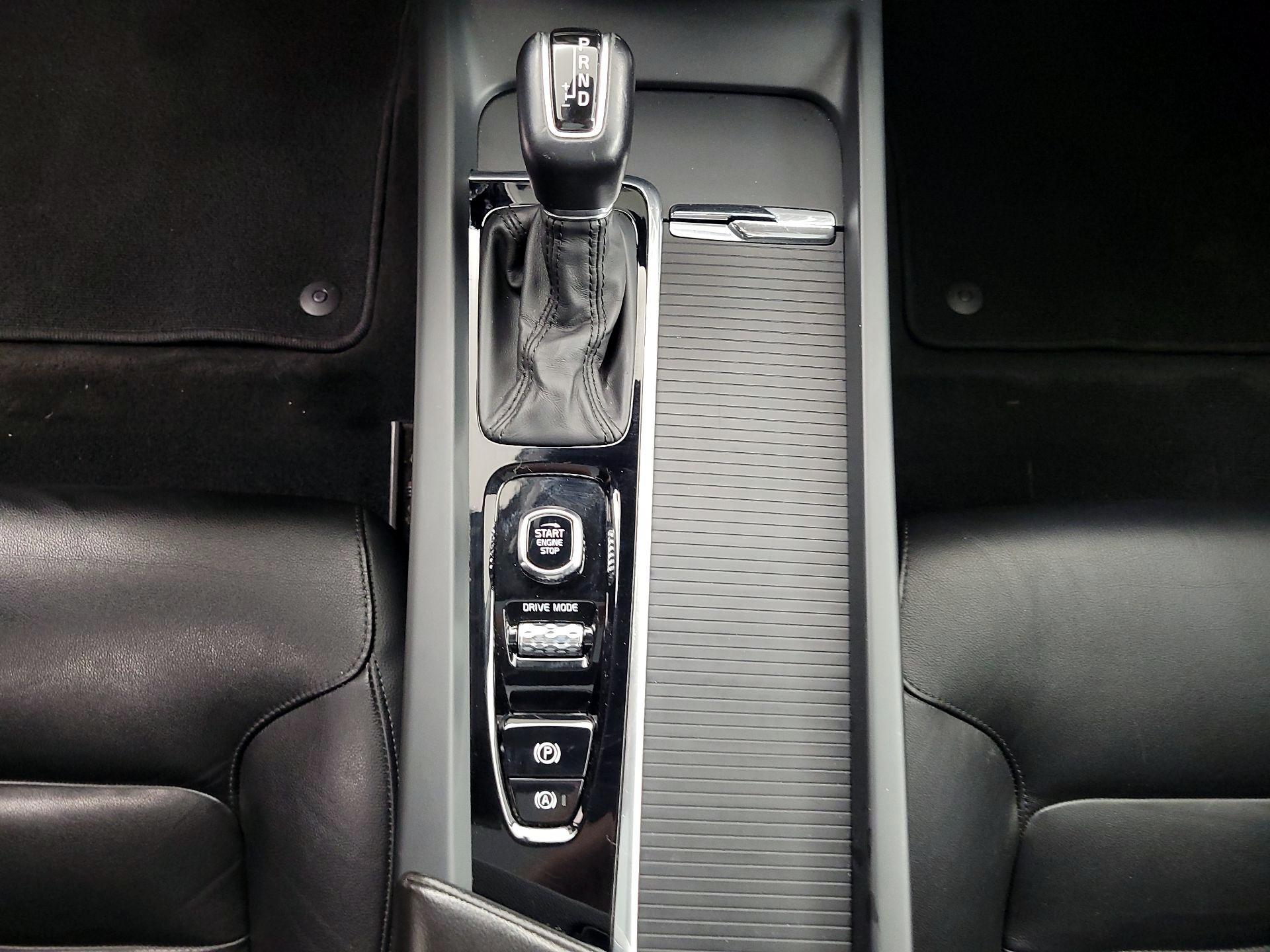 Thumbnail: 2019 Volvo S60 - 17