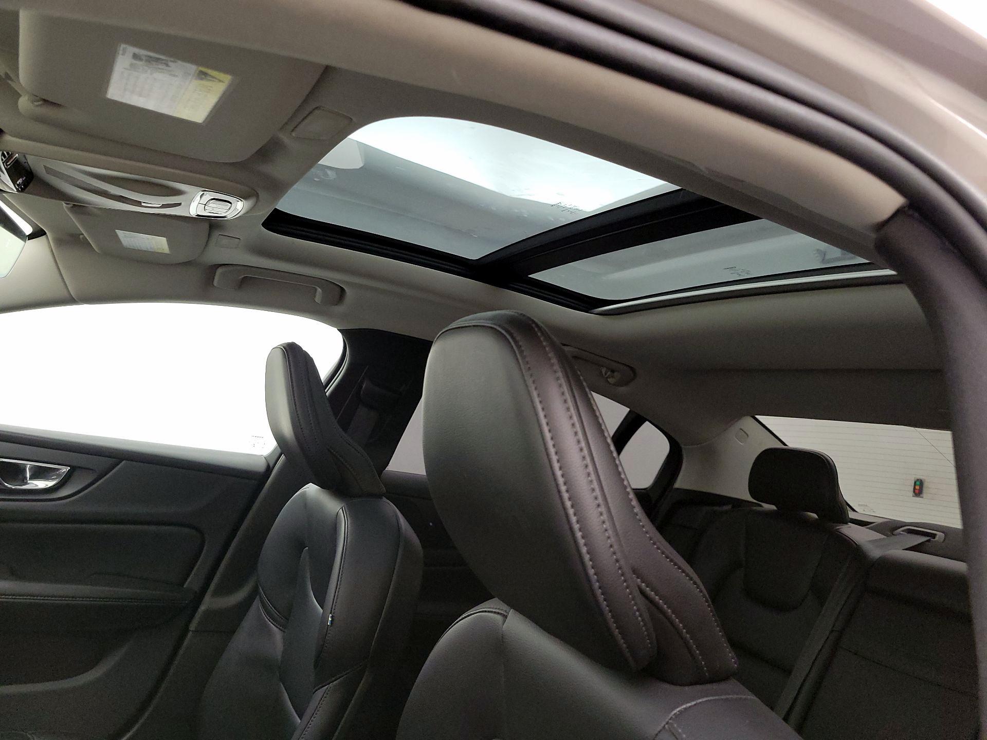 Thumbnail: 2019 Volvo S60 - 19
