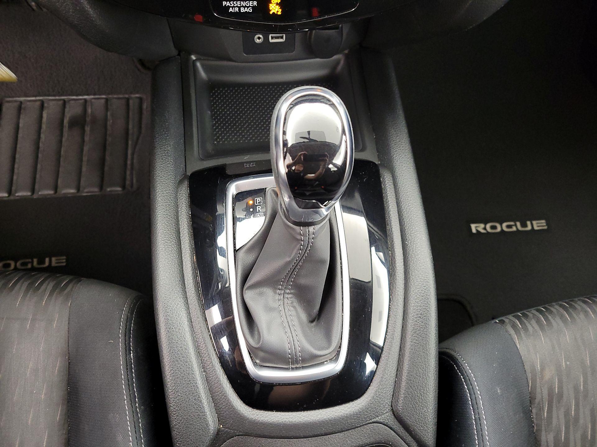 Thumbnail: 2018 Nissan Rogue - 17