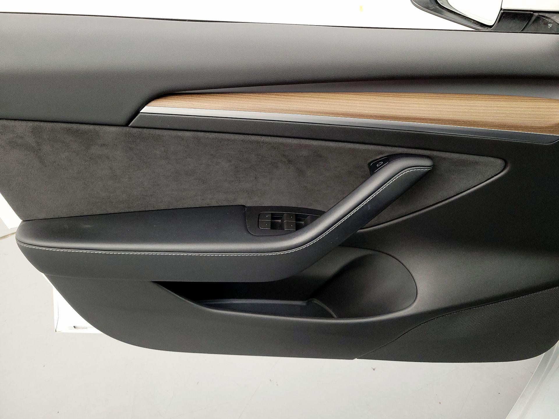 Thumbnail: 2022 Tesla Model 3 - 12