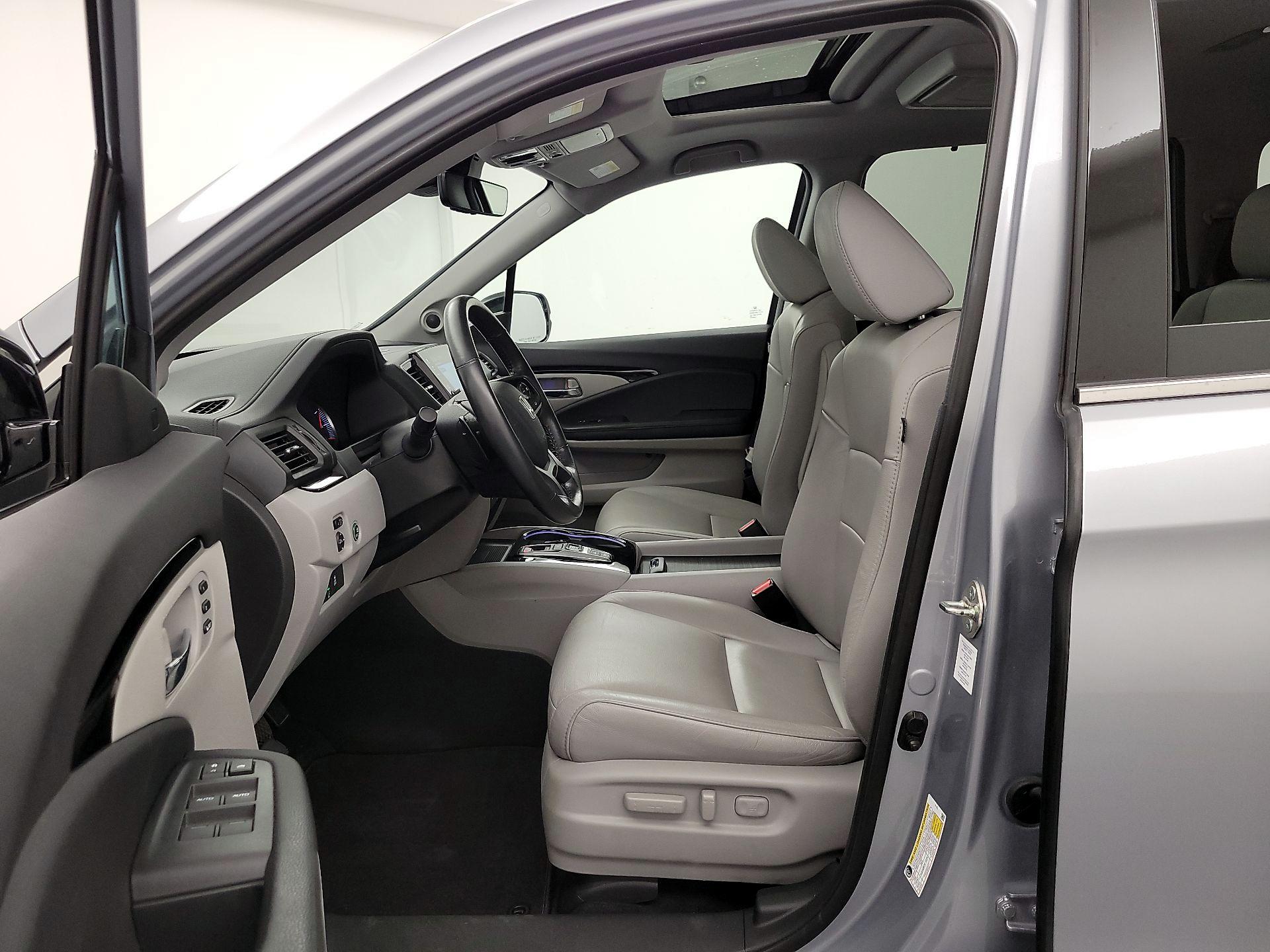 Thumbnail: 2019 Honda Pilot - 11