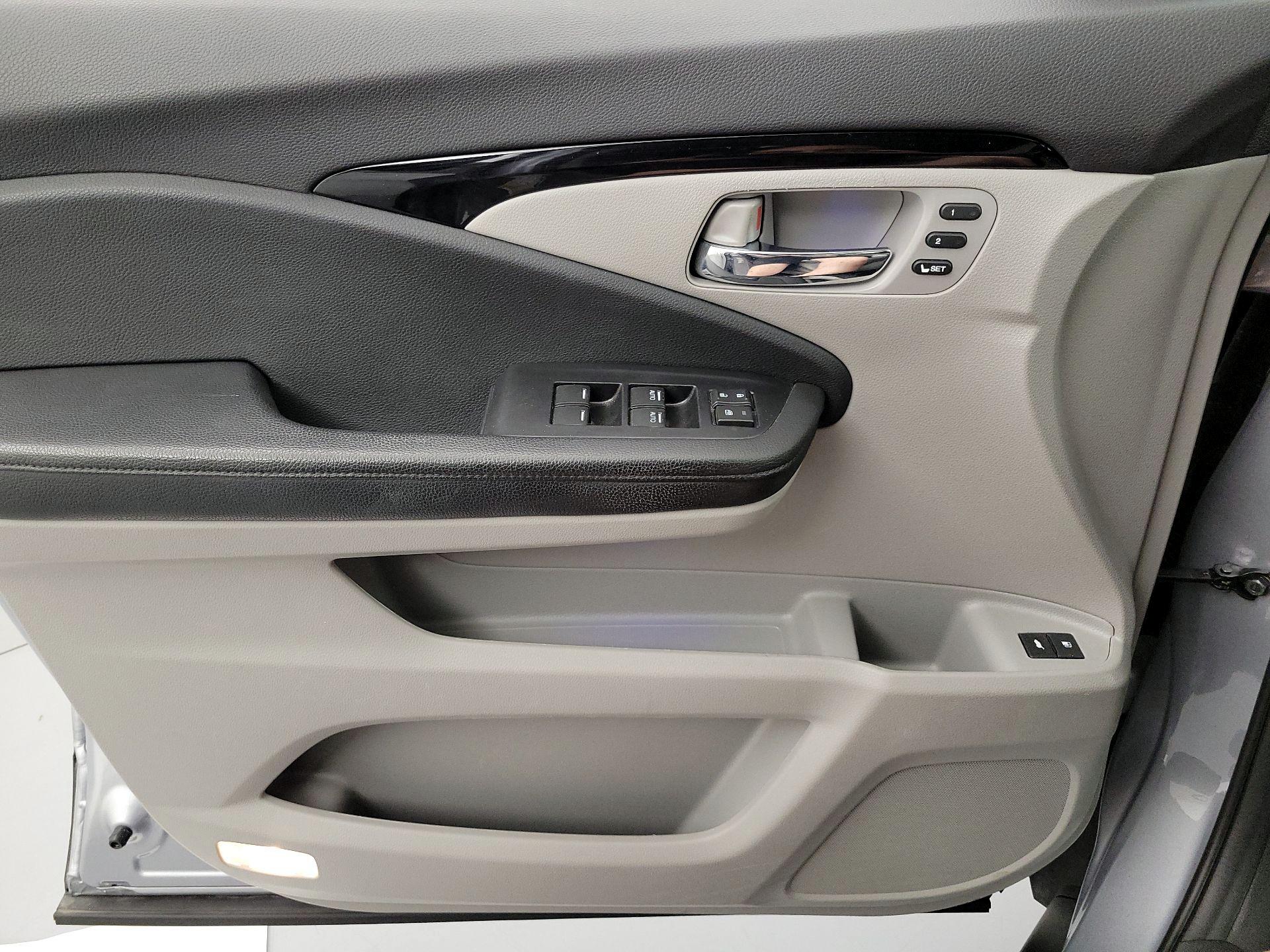 Thumbnail: 2019 Honda Pilot - 12