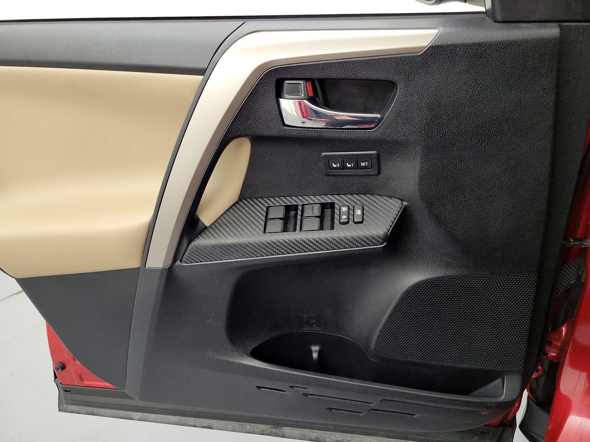 Thumbnail: 2014 Toyota RAV4 - 12