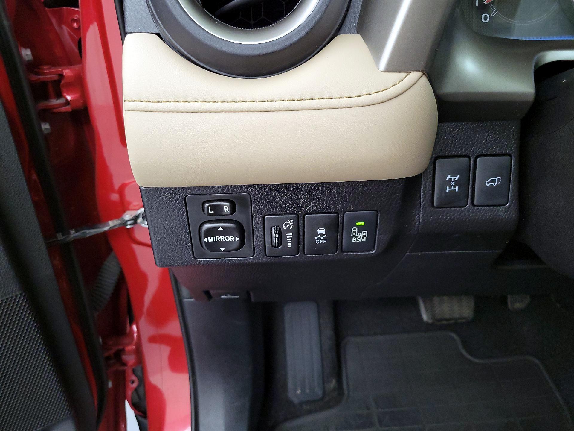 Thumbnail: 2014 Toyota RAV4 - 13