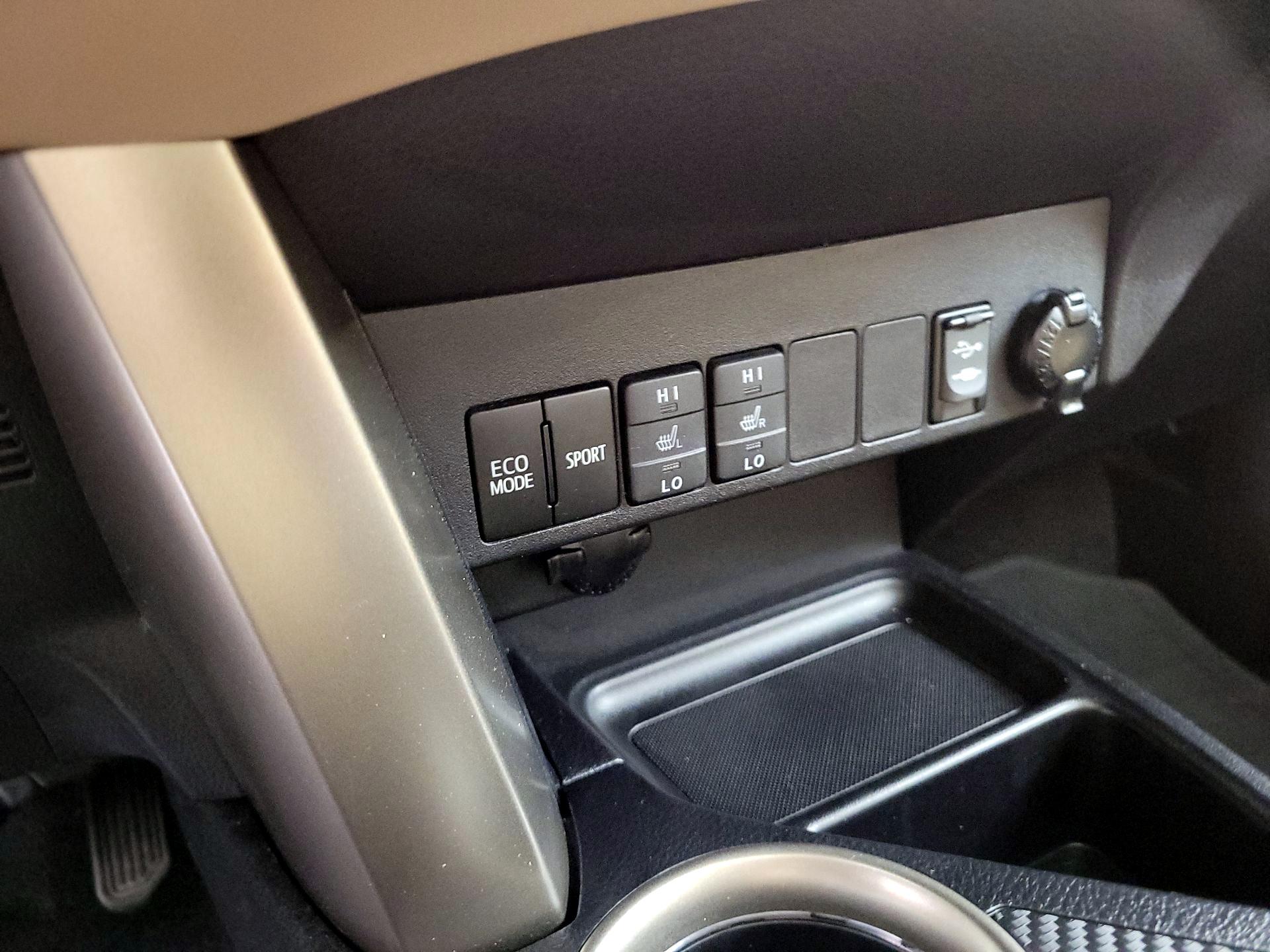 Thumbnail: 2014 Toyota RAV4 - 19