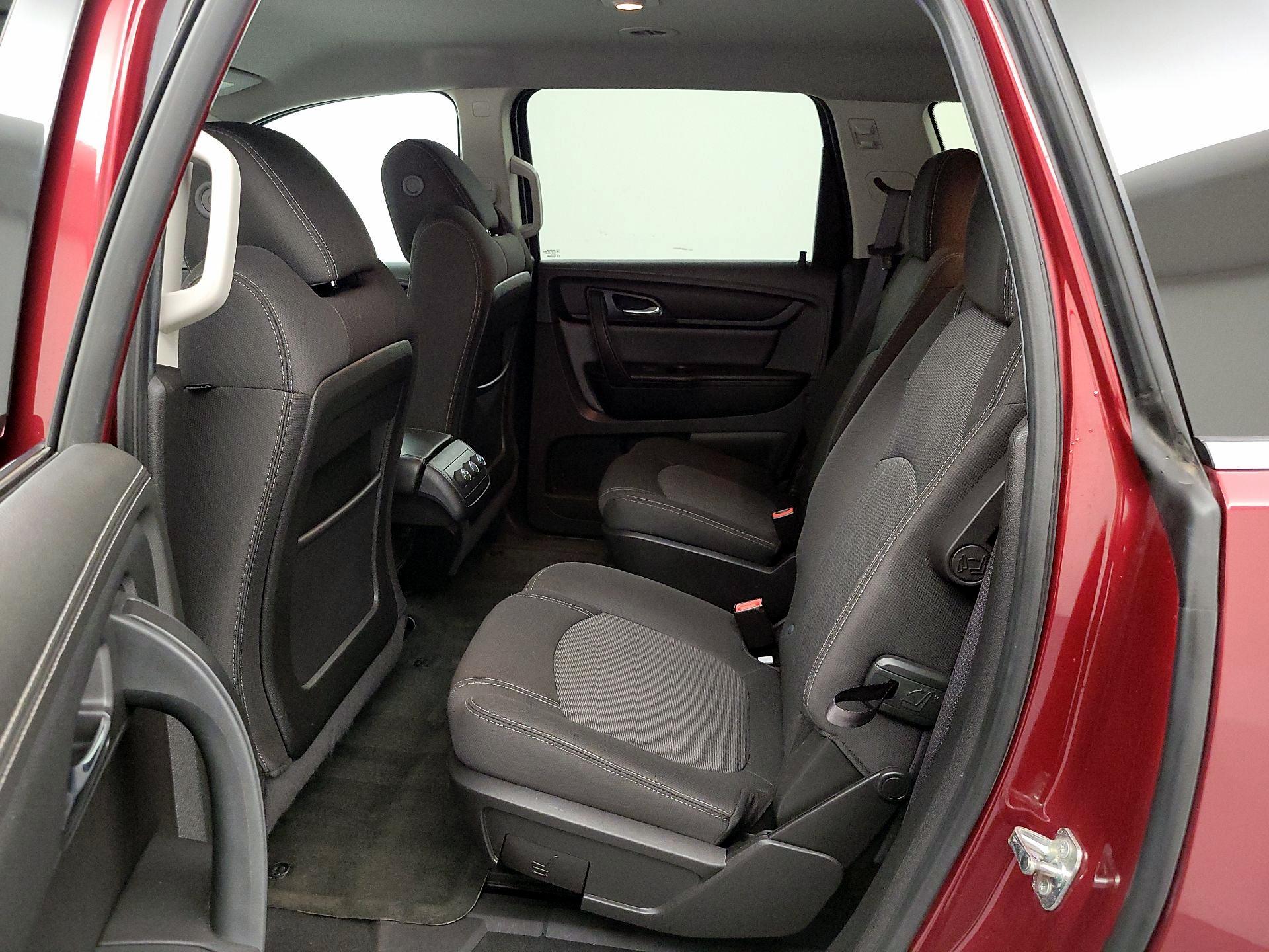 Thumbnail: 2015 Chevrolet Traverse - 19