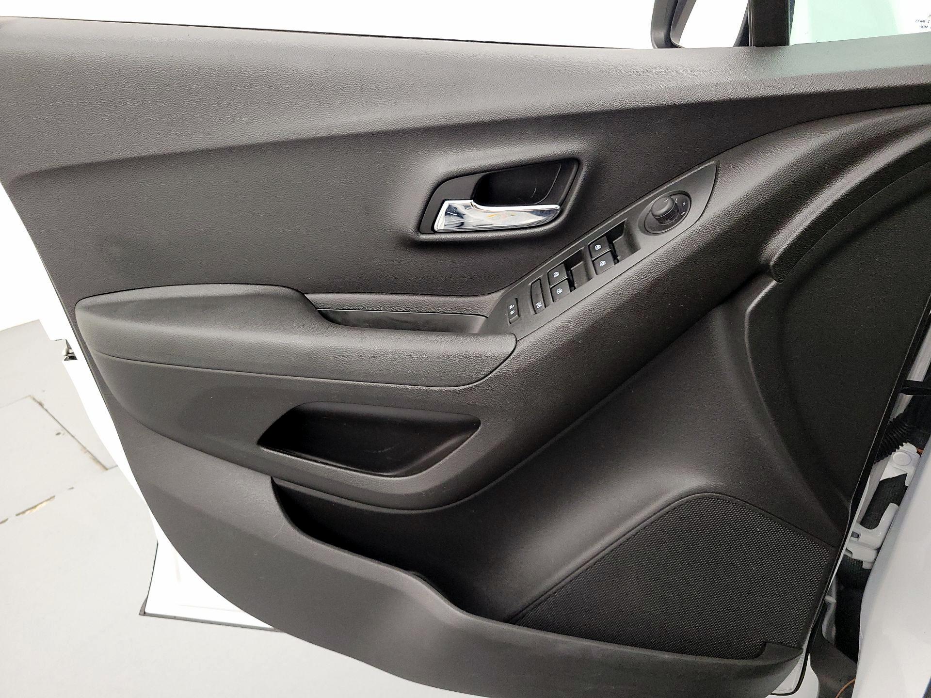 Thumbnail: 2019 Chevrolet Trax - 12