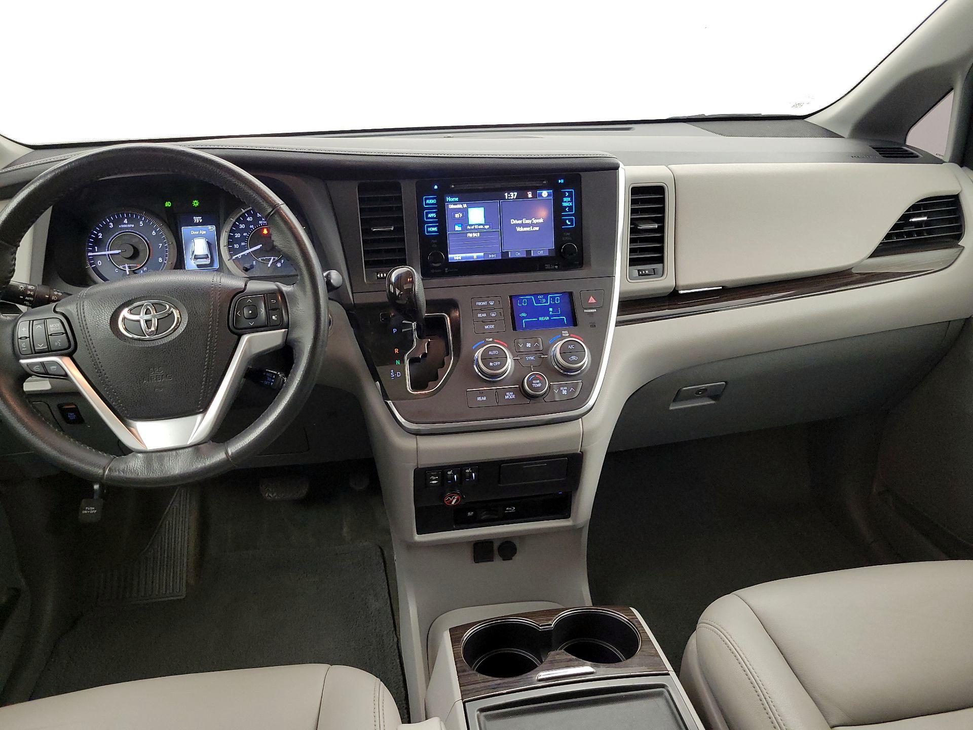Thumbnail: 2015 Toyota Sienna - 9
