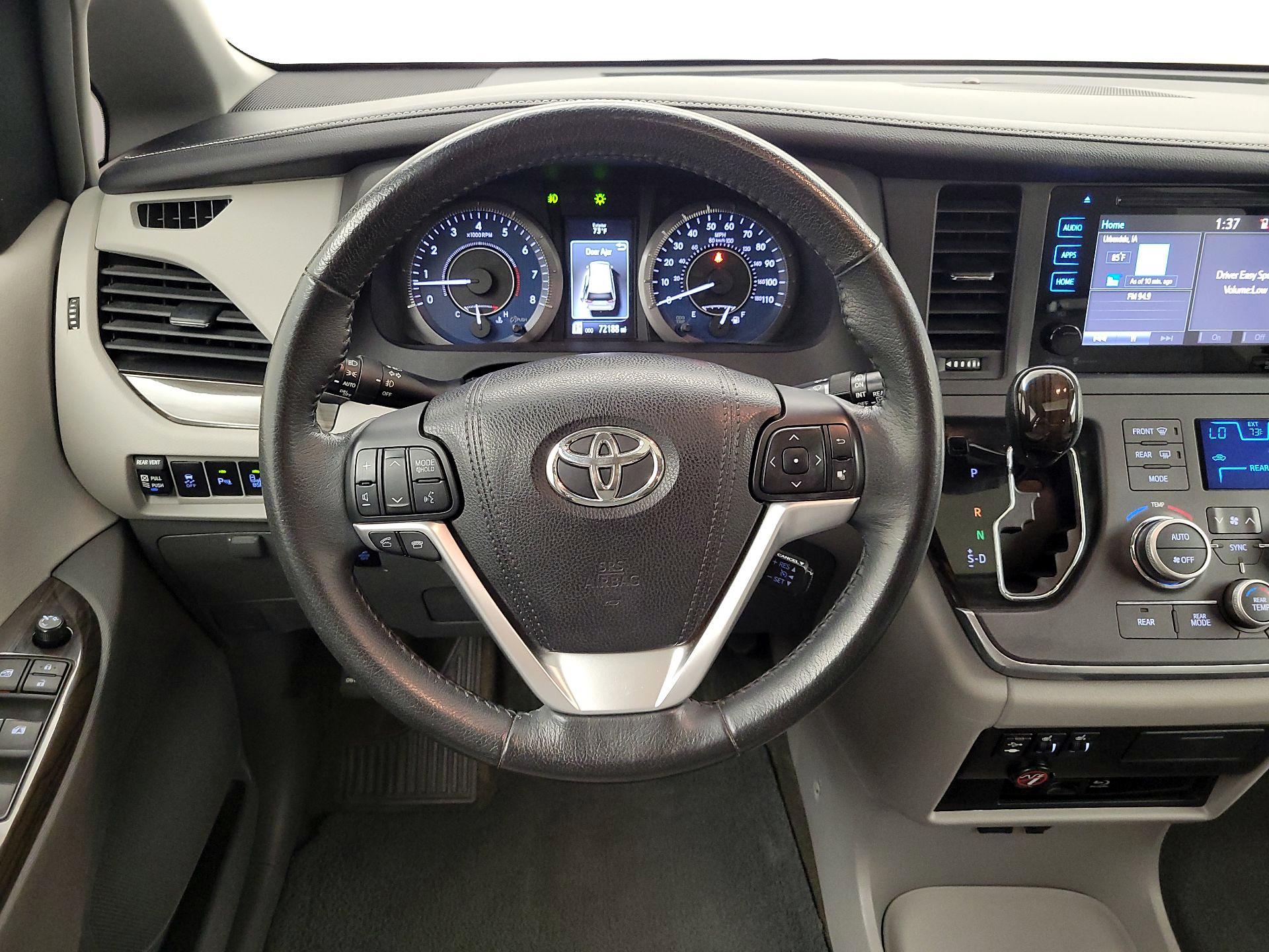 Thumbnail: 2015 Toyota Sienna - 10