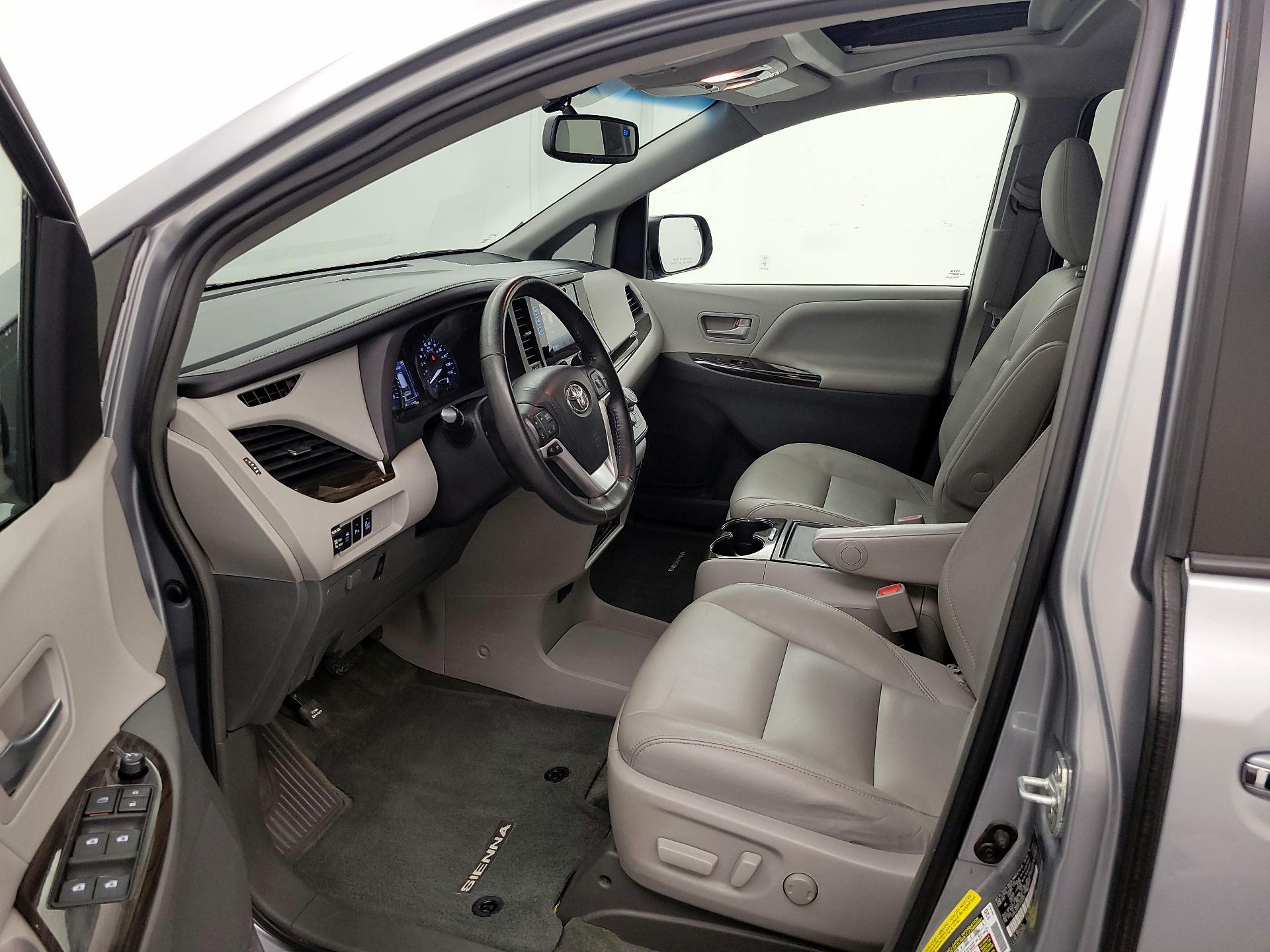 Thumbnail: 2015 Toyota Sienna - 11