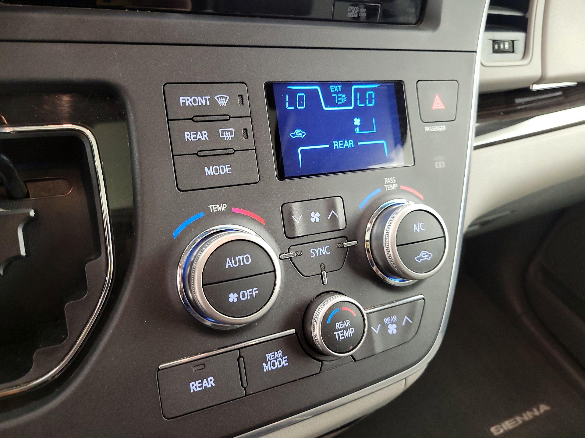 Thumbnail: 2015 Toyota Sienna - 17