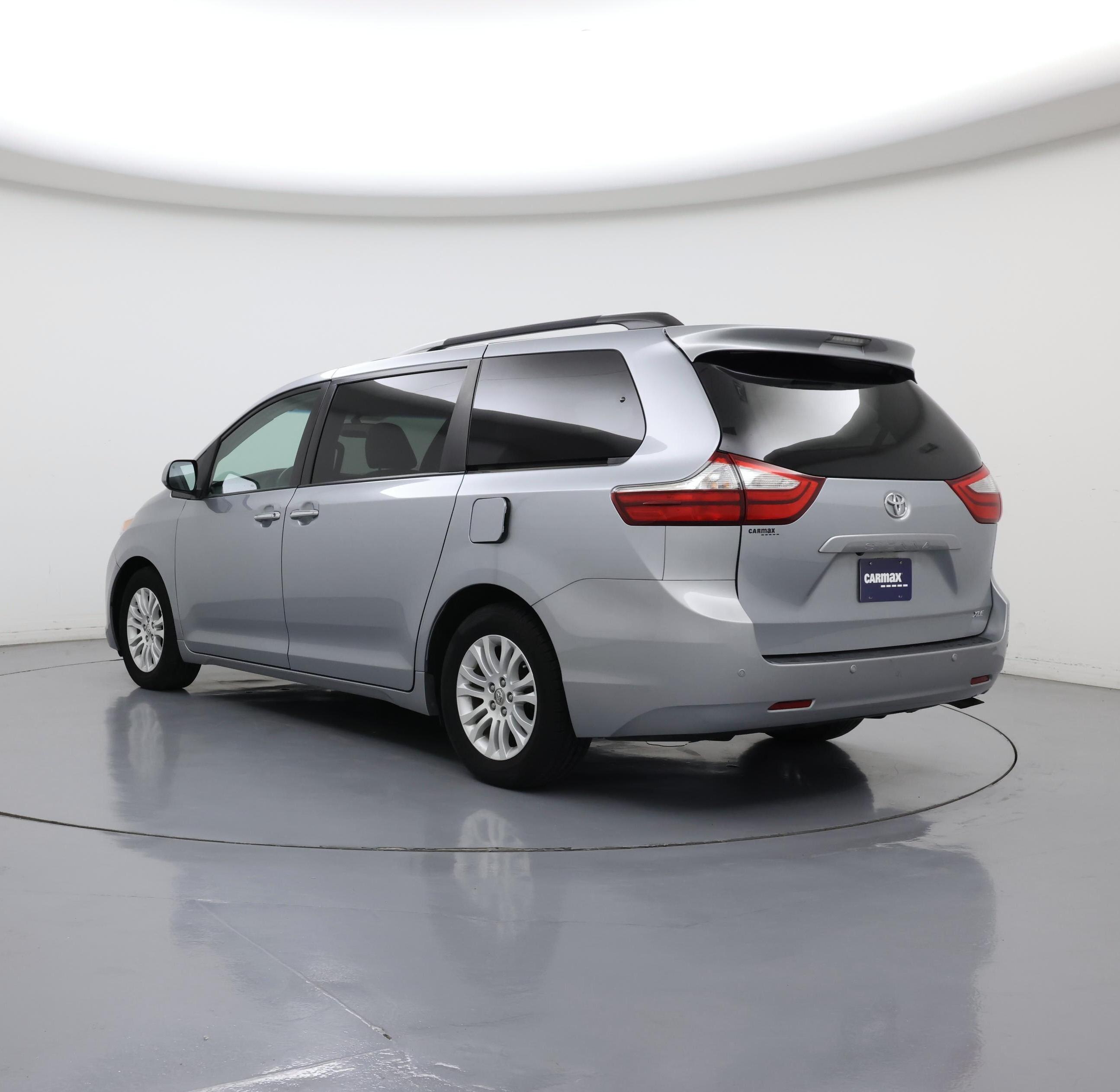 Thumbnail: 2015 Toyota Sienna - 2