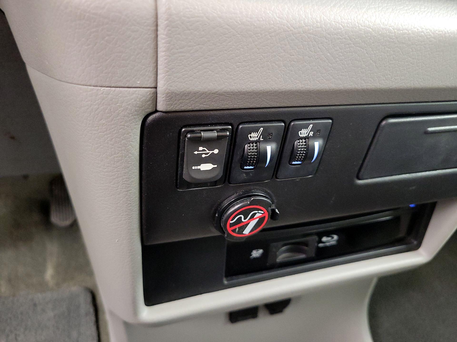 Thumbnail: 2015 Toyota Sienna - 19