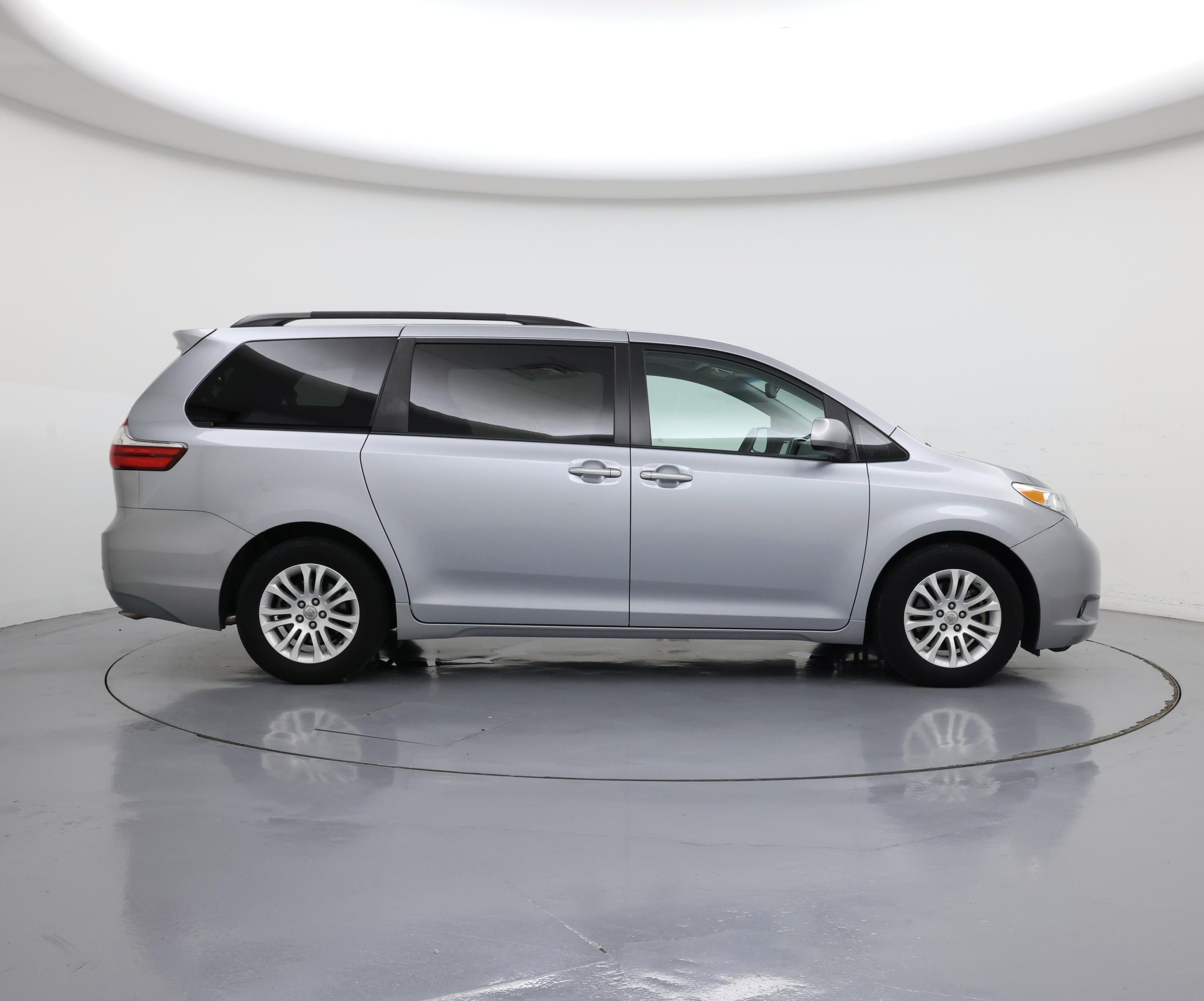 Thumbnail: 2015 Toyota Sienna - 7