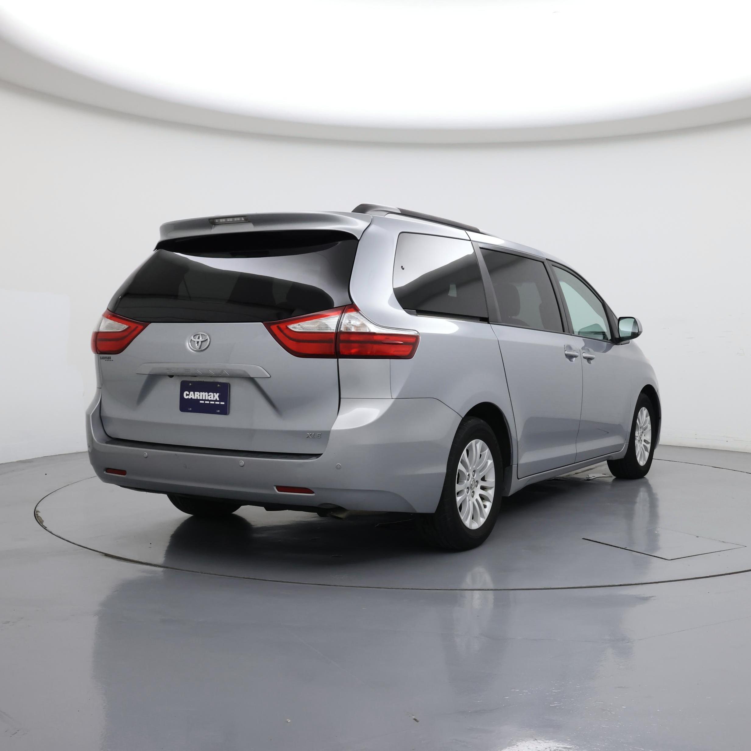 Thumbnail: 2015 Toyota Sienna - 8