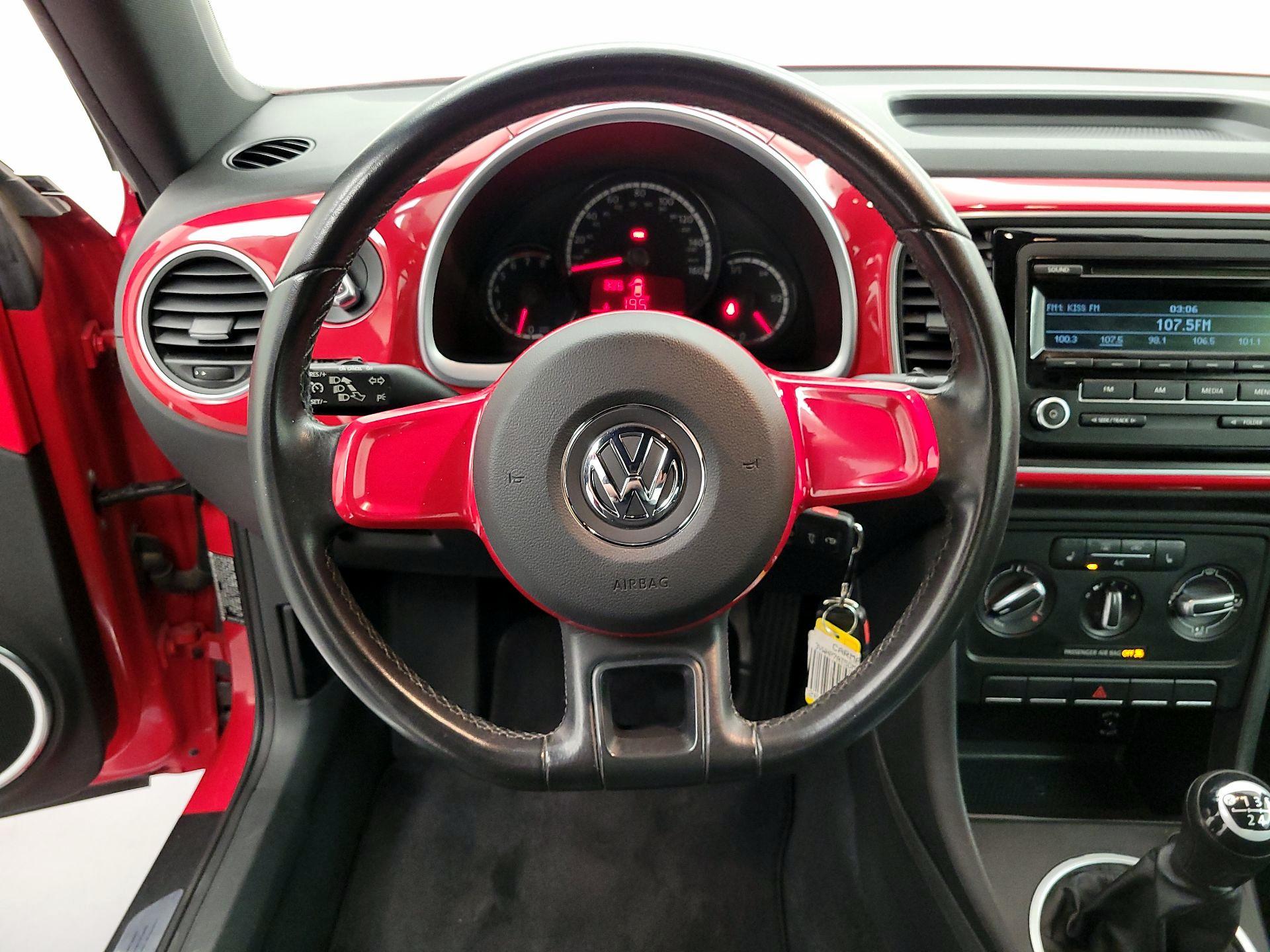 Thumbnail: 2013 Volkswagen Beetle - 10