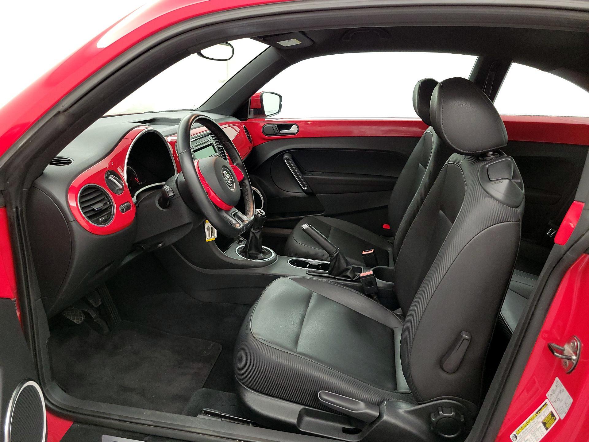 Thumbnail: 2013 Volkswagen Beetle - 11