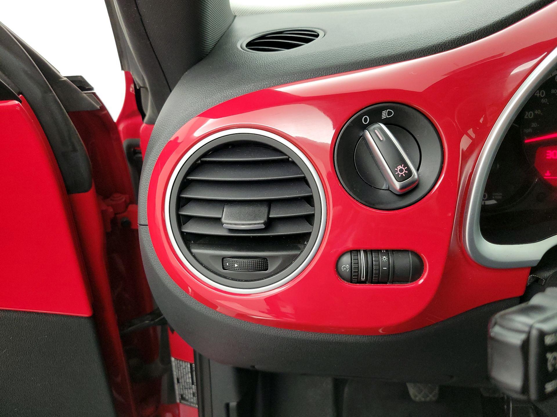 Thumbnail: 2013 Volkswagen Beetle - 13