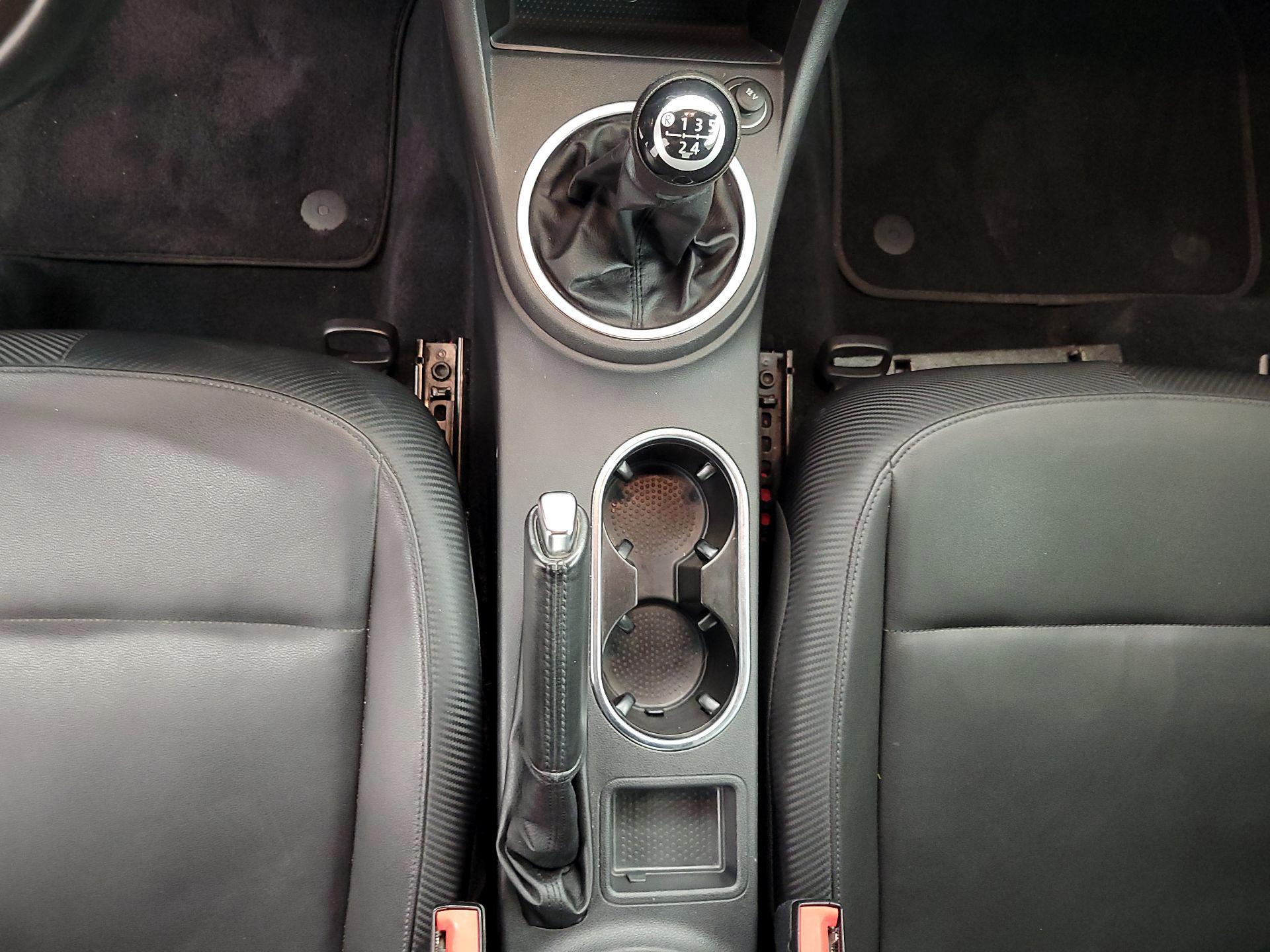 Thumbnail: 2013 Volkswagen Beetle - 16