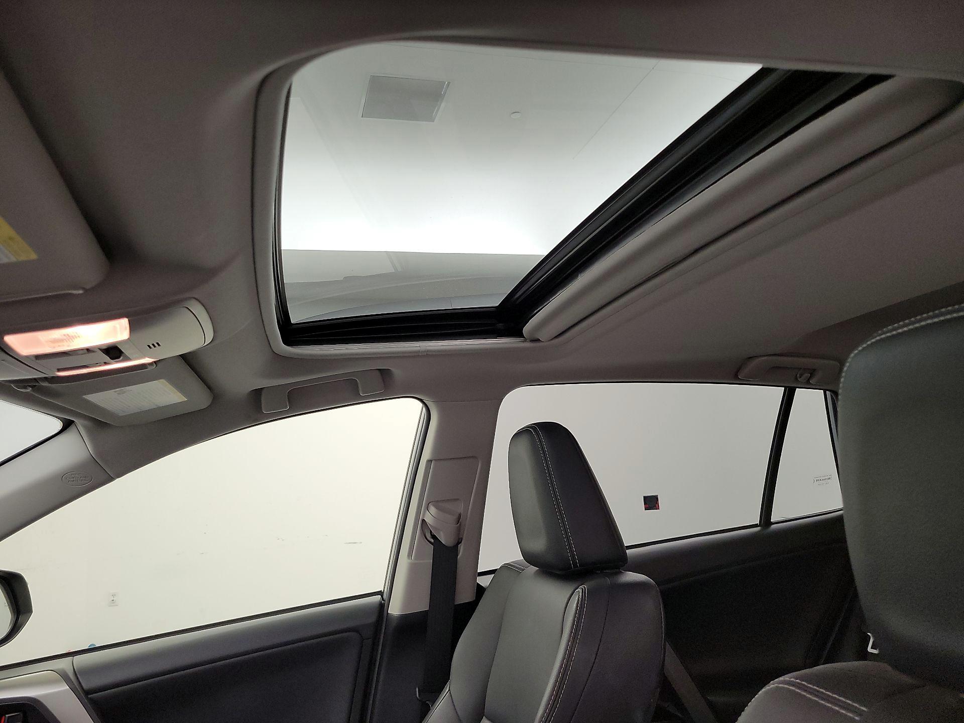 Thumbnail: 2017 Toyota RAV4 - 17
