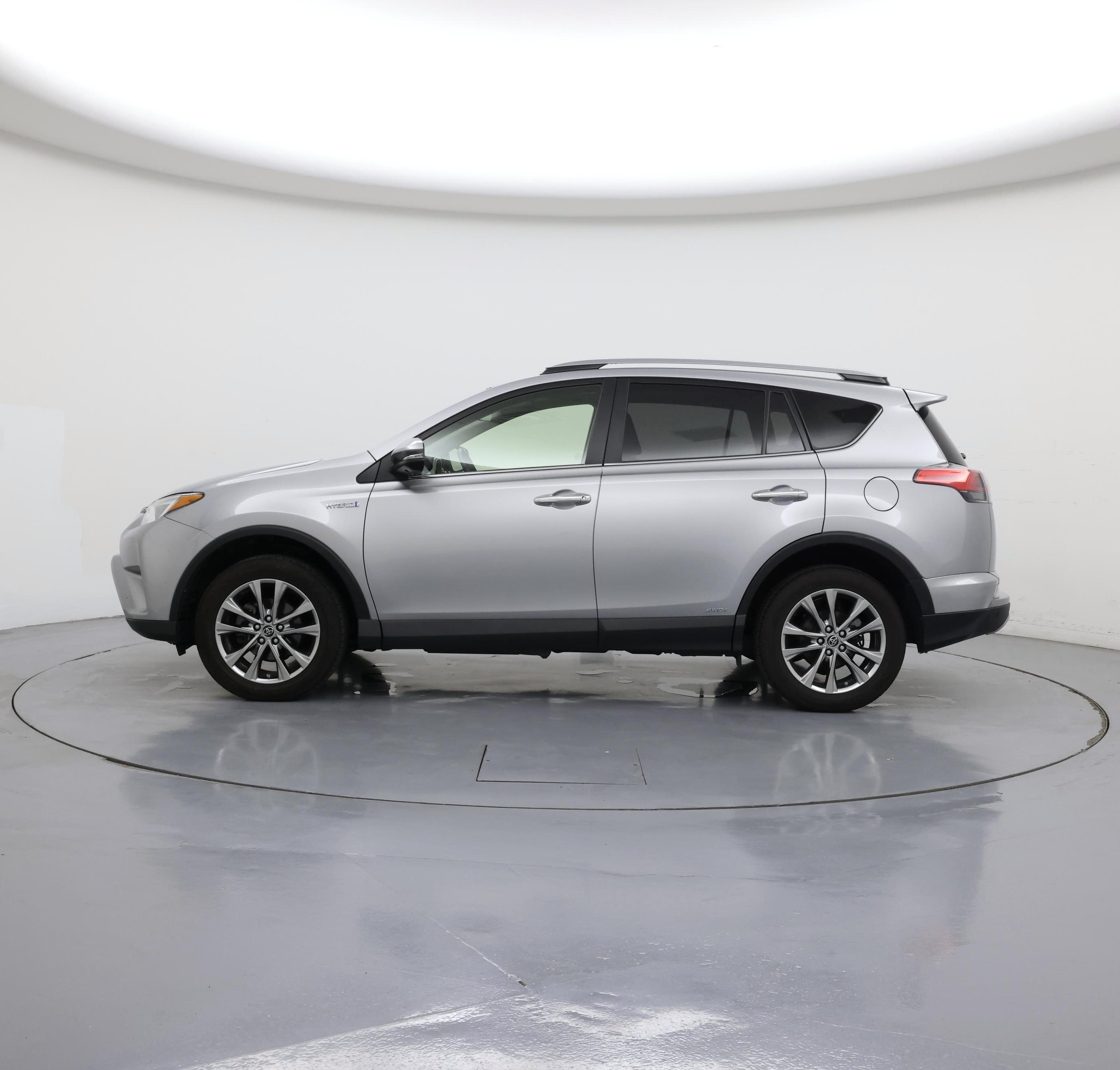 Thumbnail: 2017 Toyota RAV4 - 3
