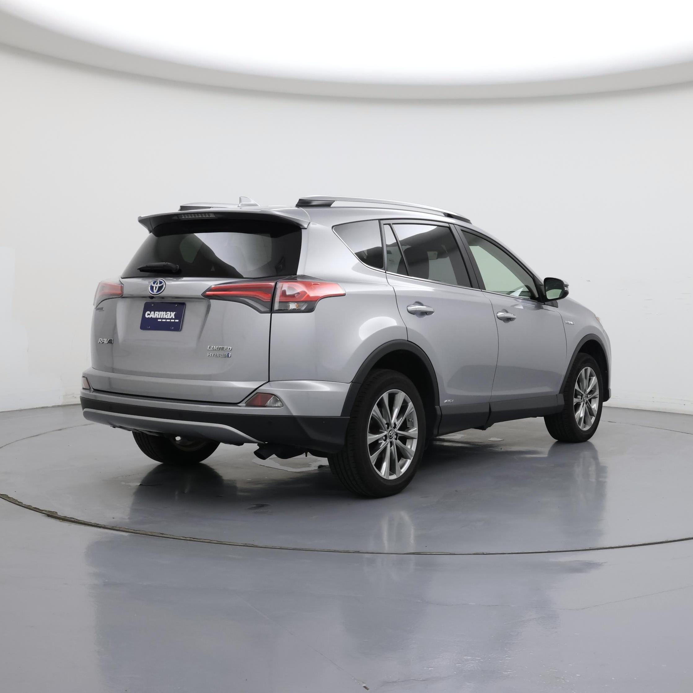 Thumbnail: 2017 Toyota RAV4 - 8
