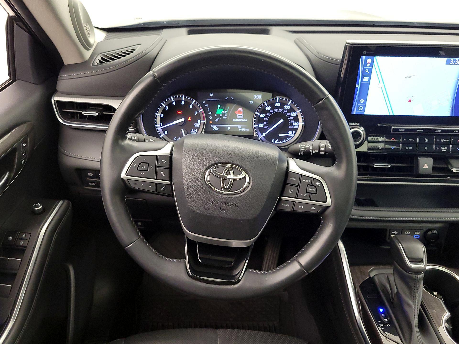 Thumbnail: 2022 Toyota Highlander - 10