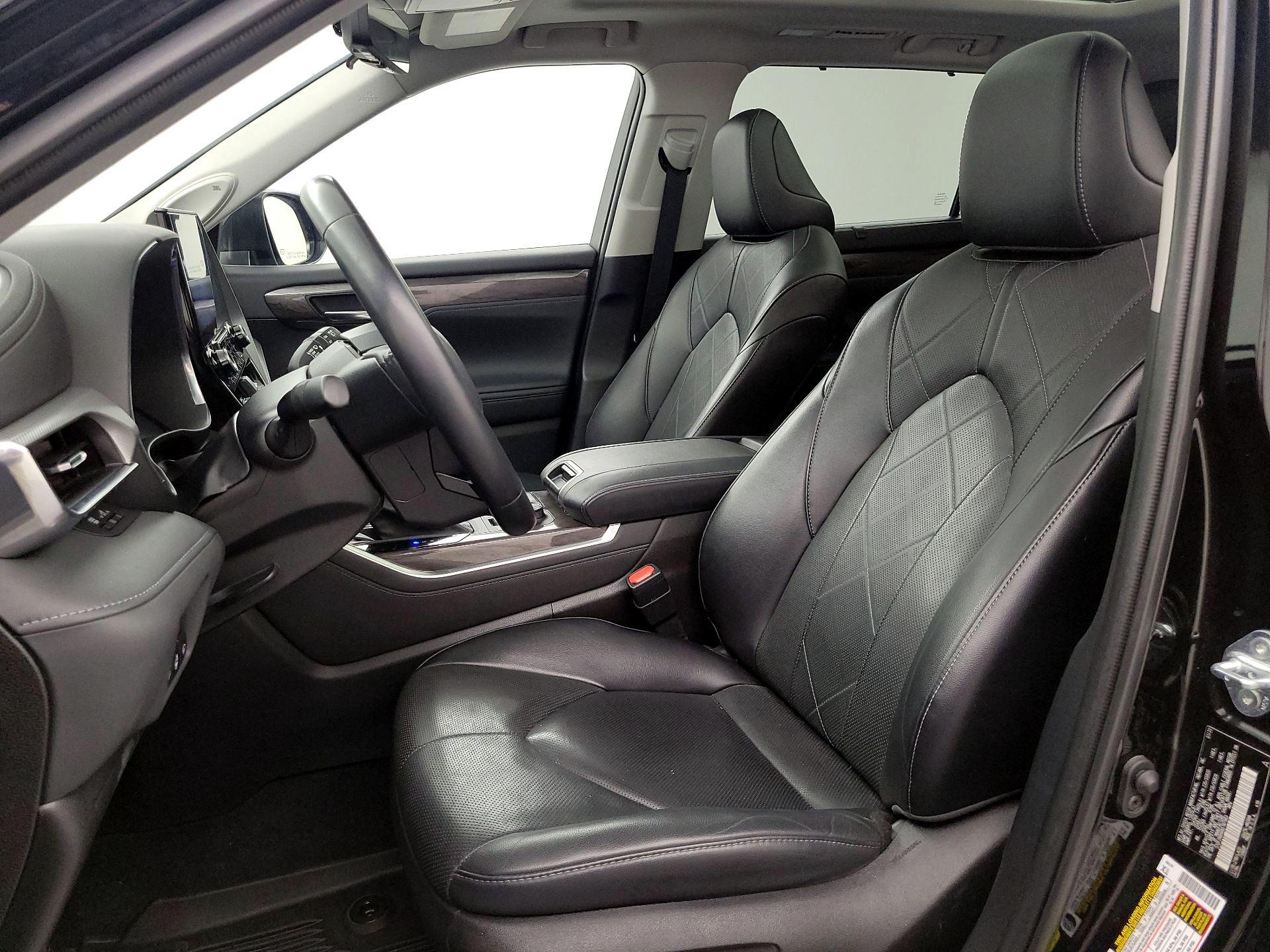 Thumbnail: 2022 Toyota Highlander - 11
