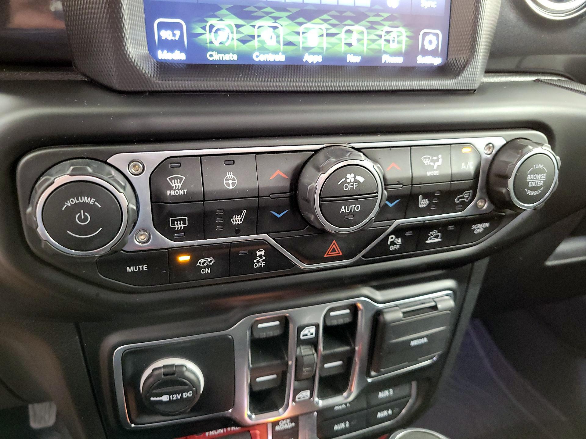 Thumbnail: 2022 Jeep Wrangler - 17