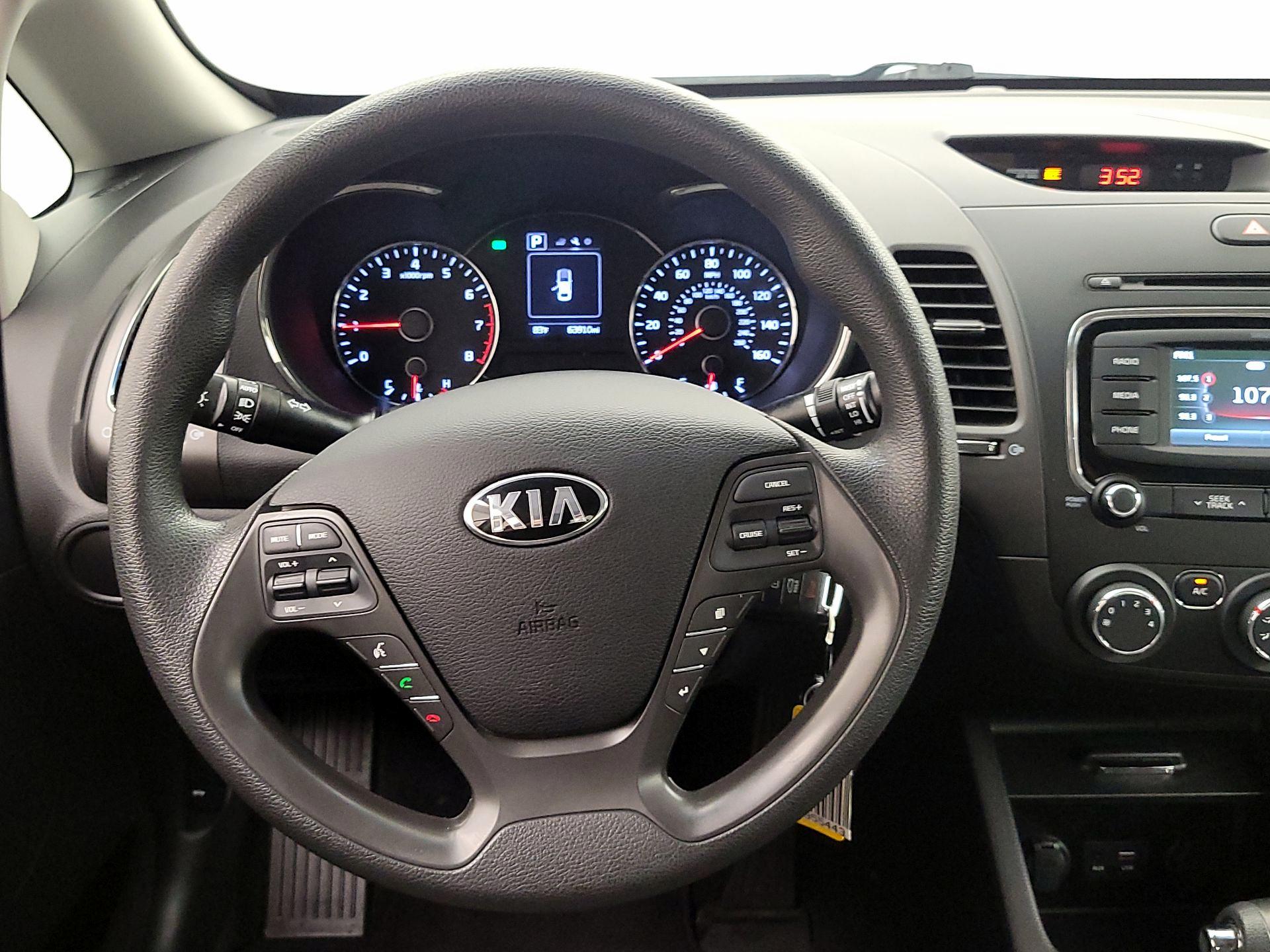 Thumbnail: 2017 Kia Forte - 10