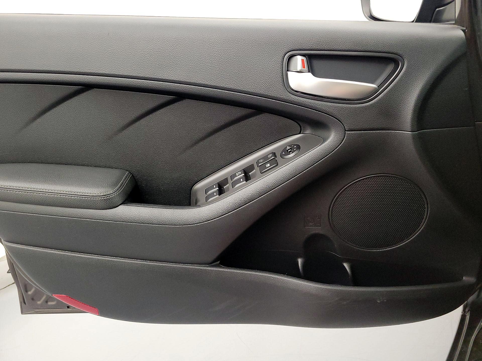 Thumbnail: 2017 Kia Forte - 12