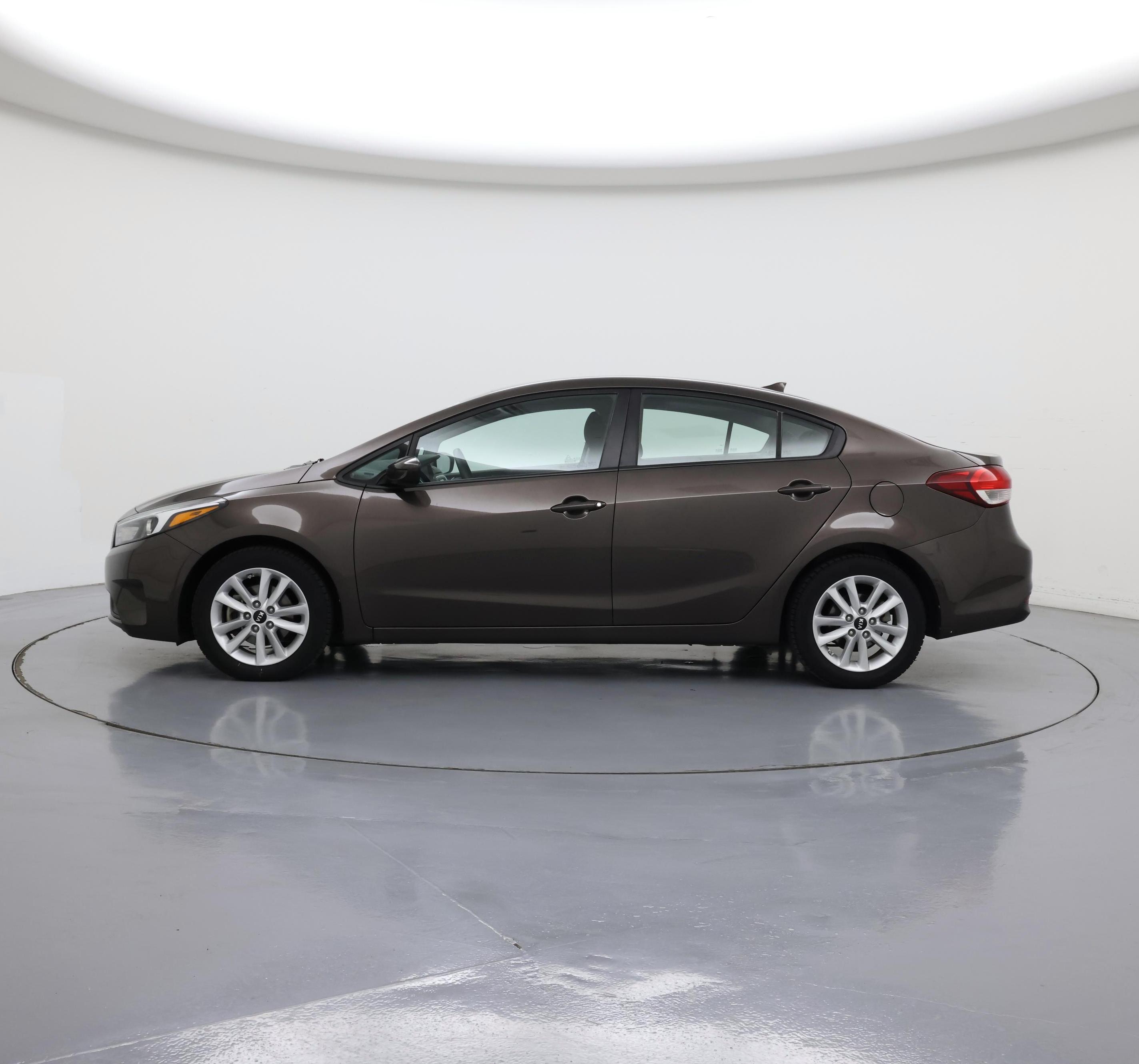 Thumbnail: 2017 Kia Forte - 3