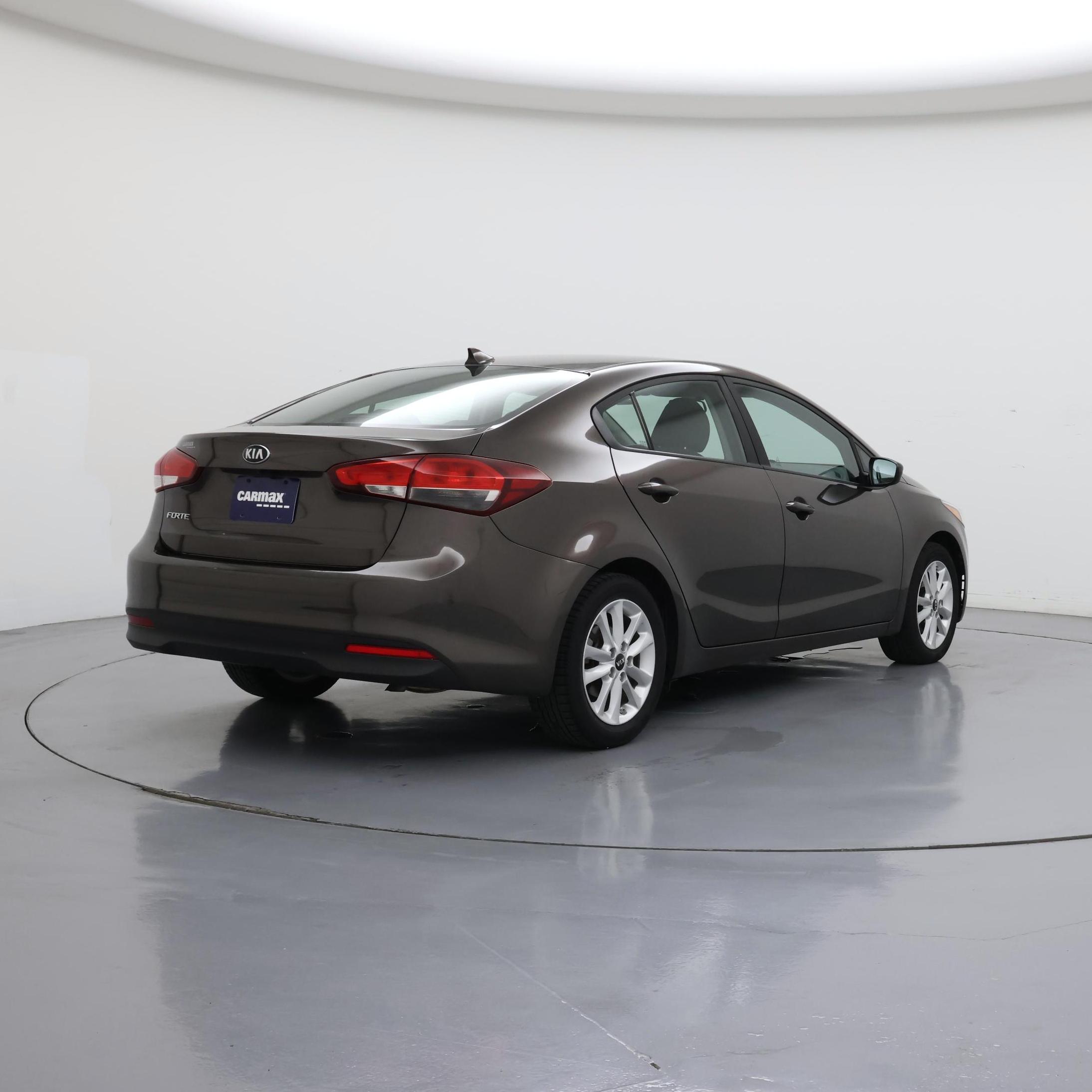 Thumbnail: 2017 Kia Forte - 8