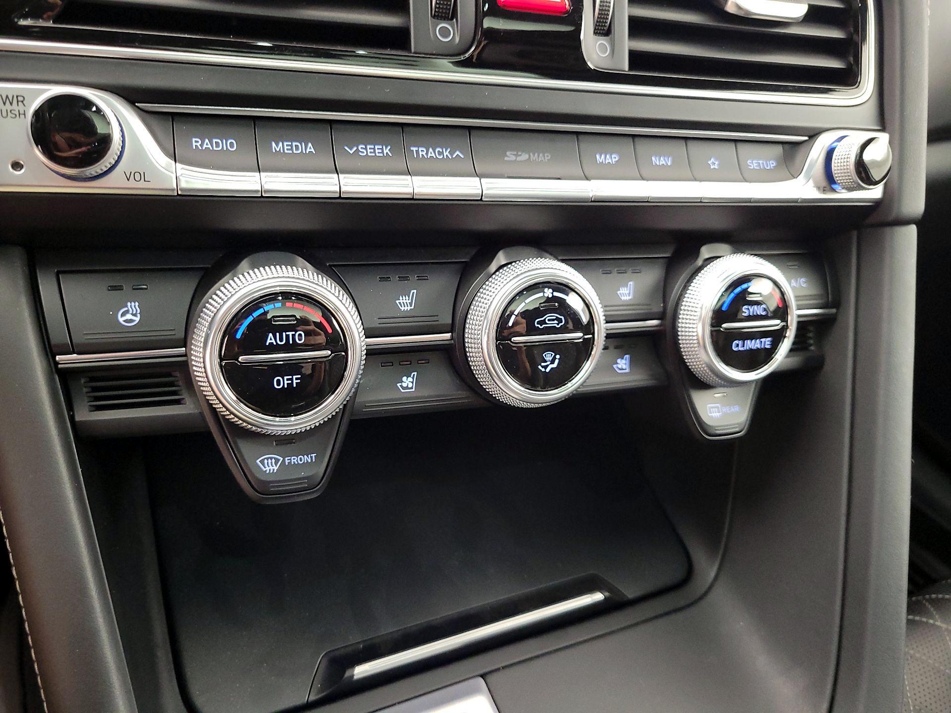 Thumbnail: 2021 Genesis G70 - 17