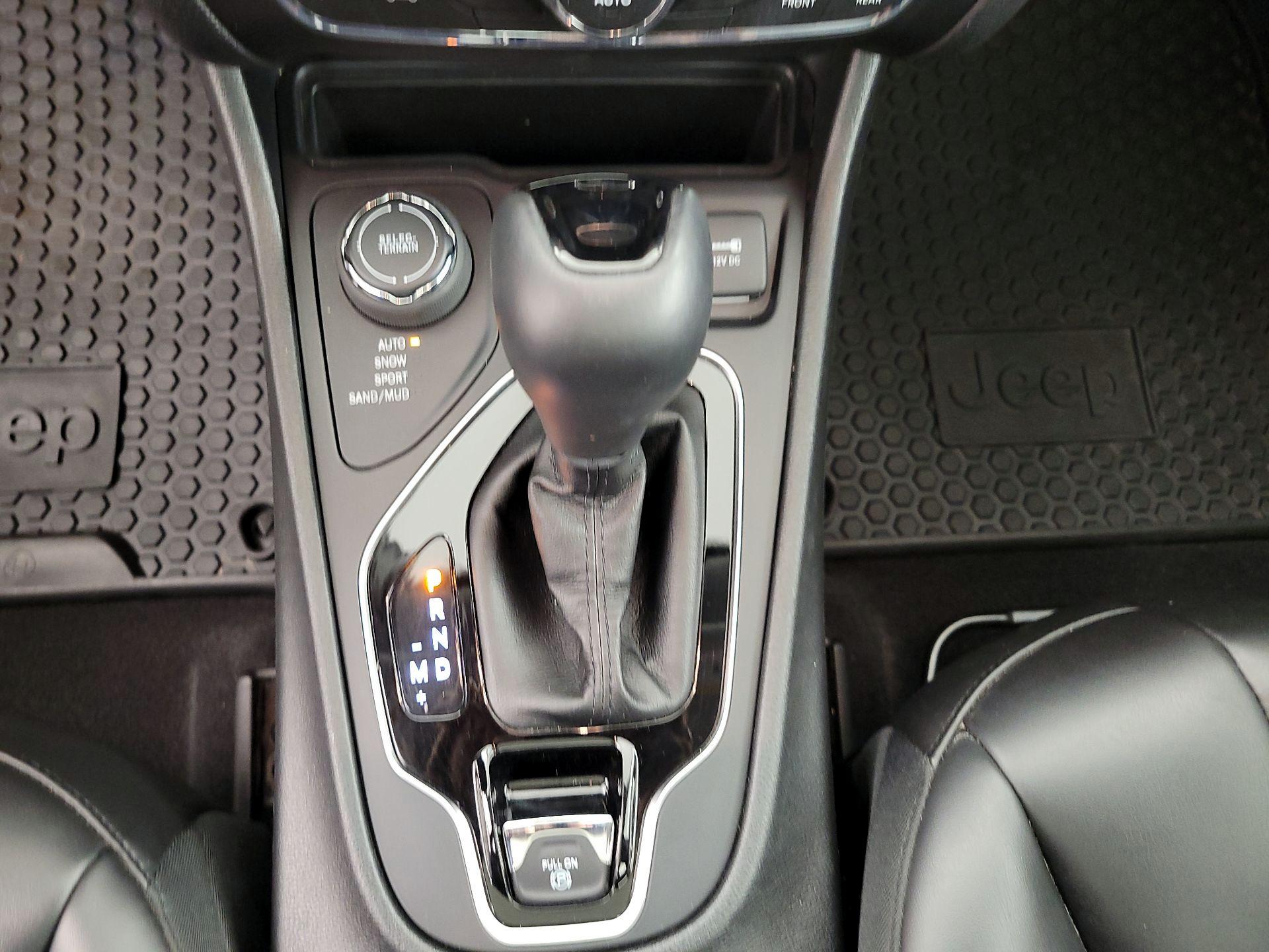 Thumbnail: 2019 Jeep Cherokee - 16