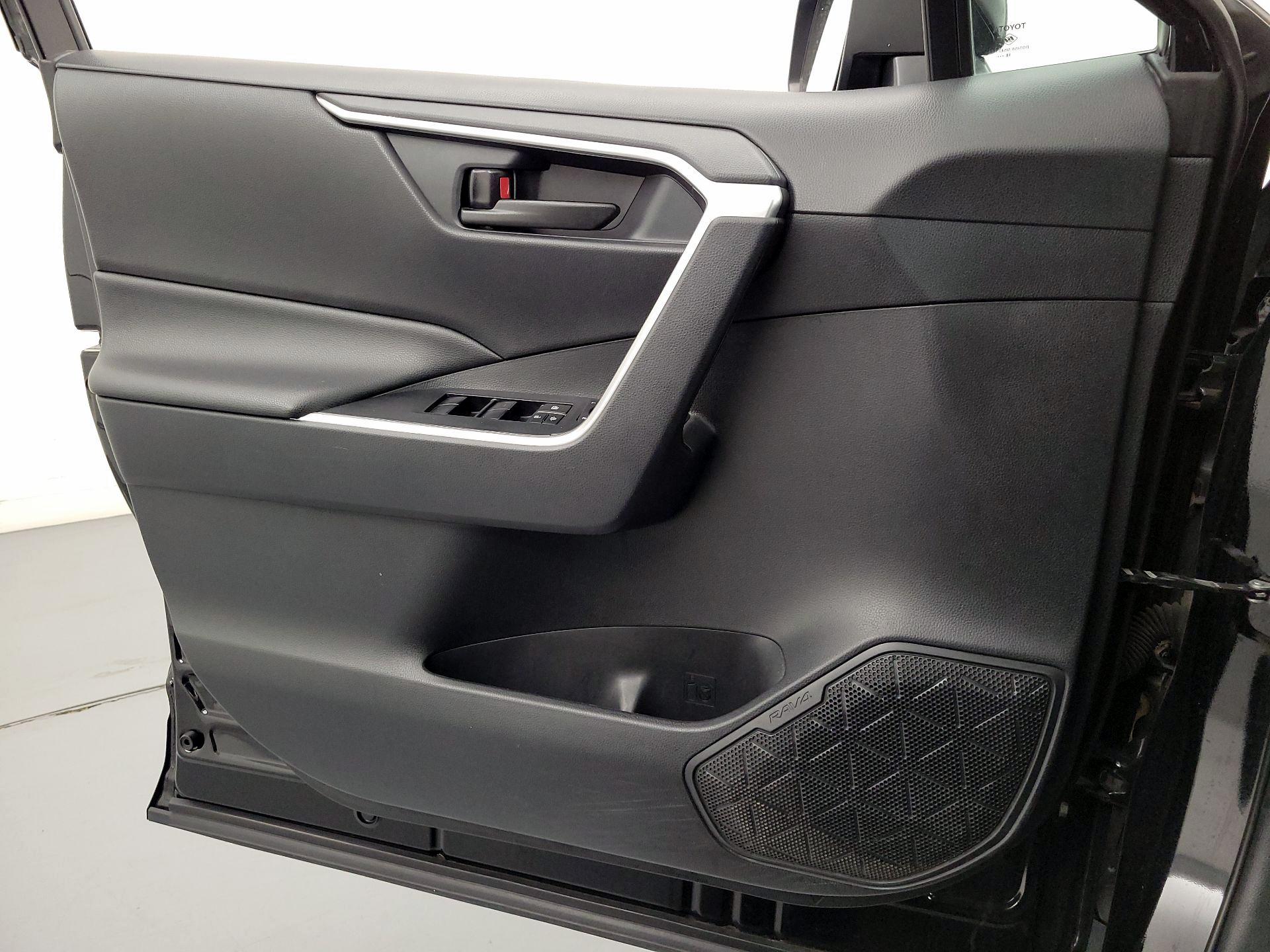 Thumbnail: 2019 Toyota RAV4 - 12