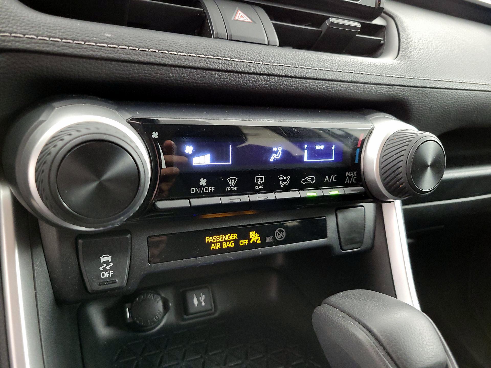 Thumbnail: 2019 Toyota RAV4 - 15
