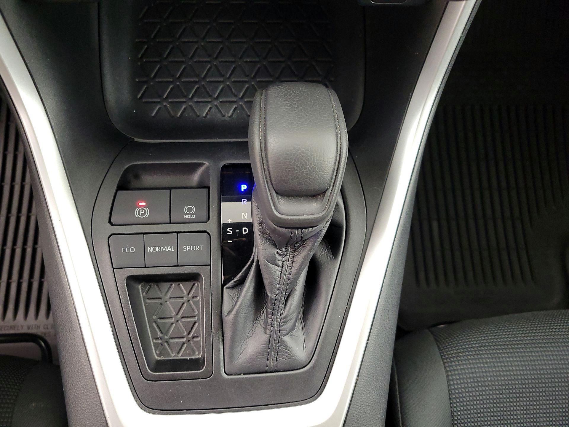 Thumbnail: 2019 Toyota RAV4 - 16
