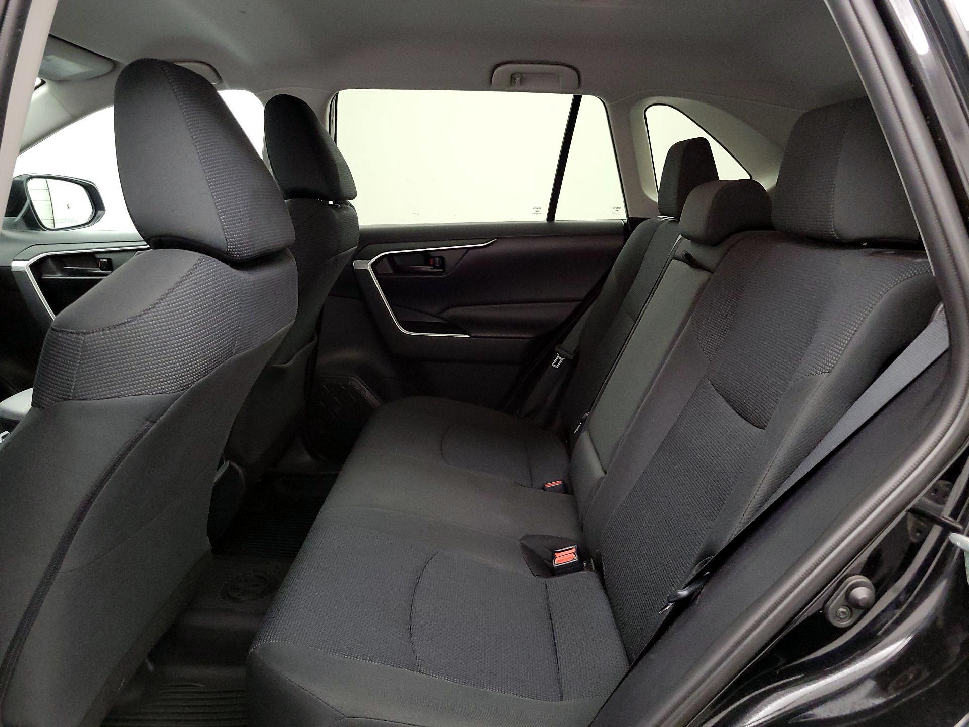 Thumbnail: 2019 Toyota RAV4 - 17