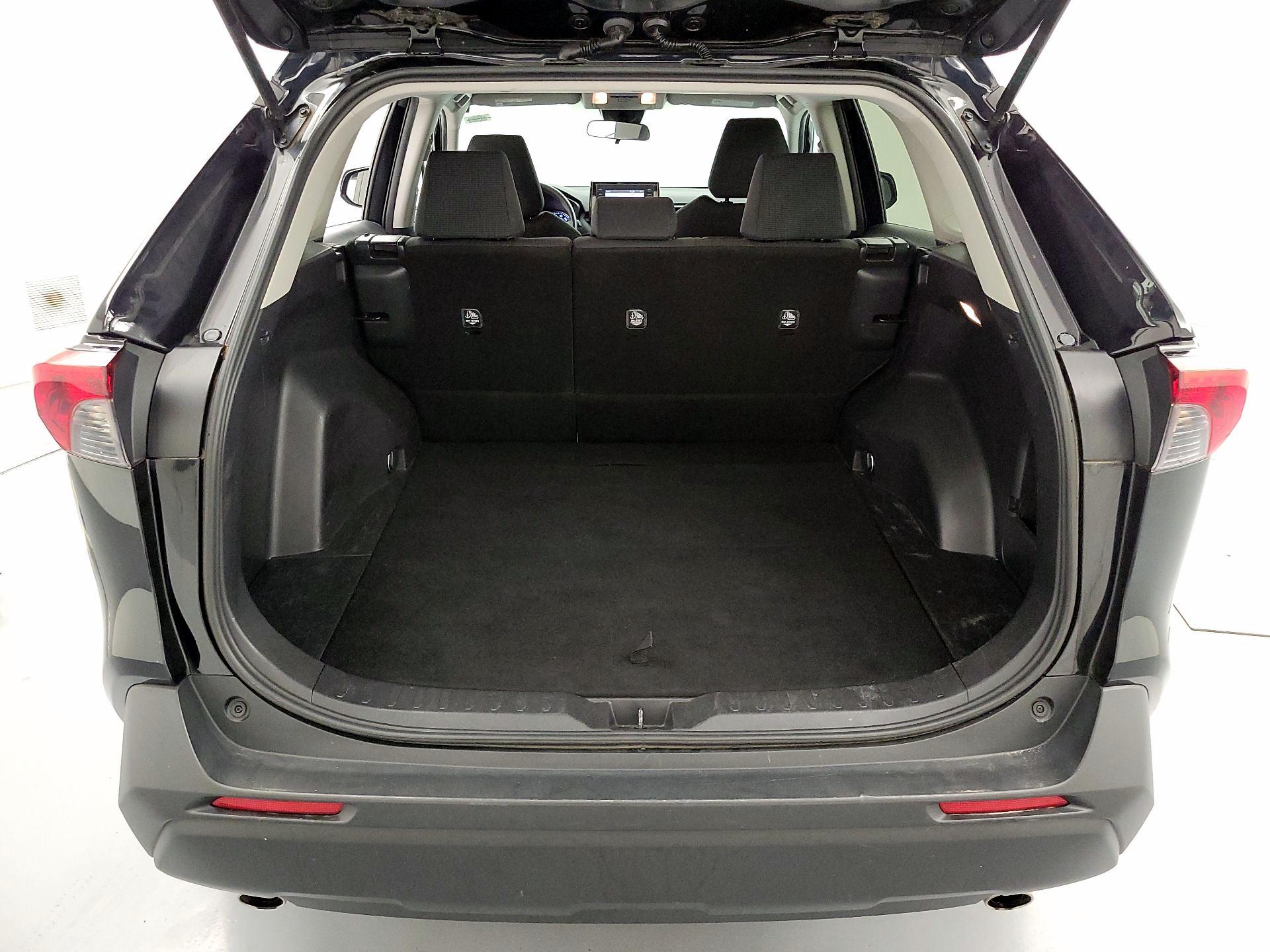 Thumbnail: 2019 Toyota RAV4 - 18