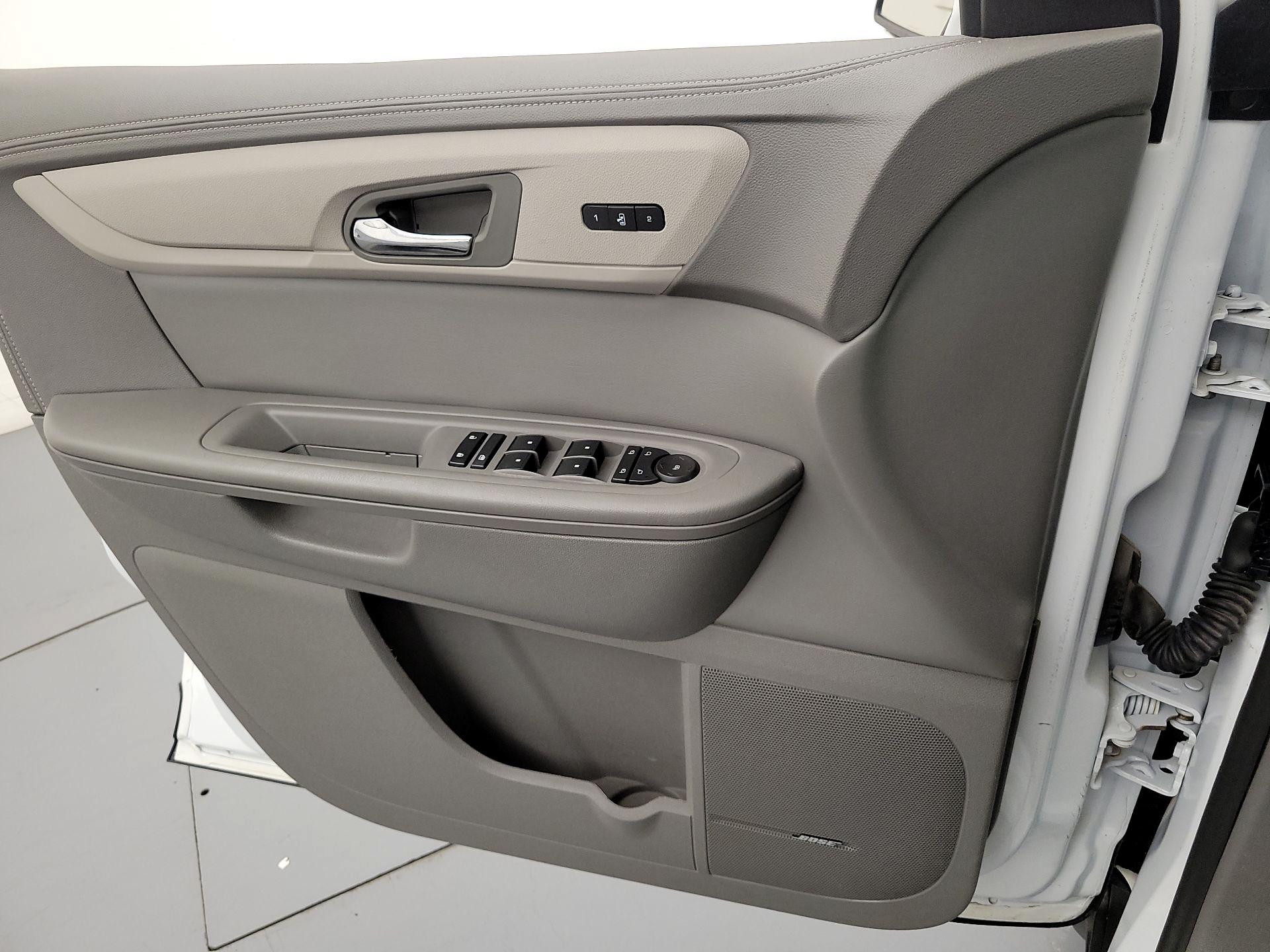 Thumbnail: 2016 Chevrolet Traverse - 12