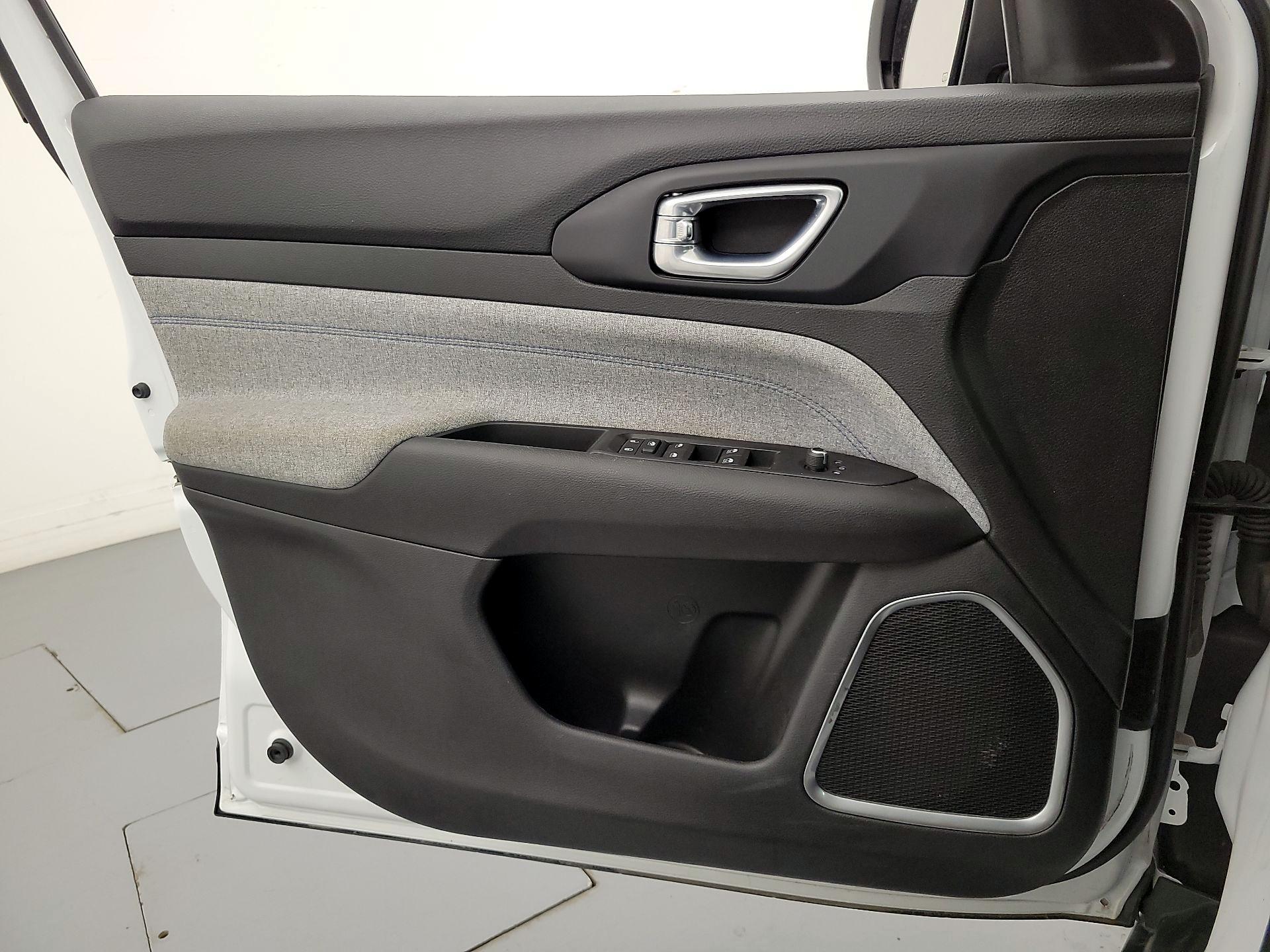 Thumbnail: 2022 Jeep Compass - 12