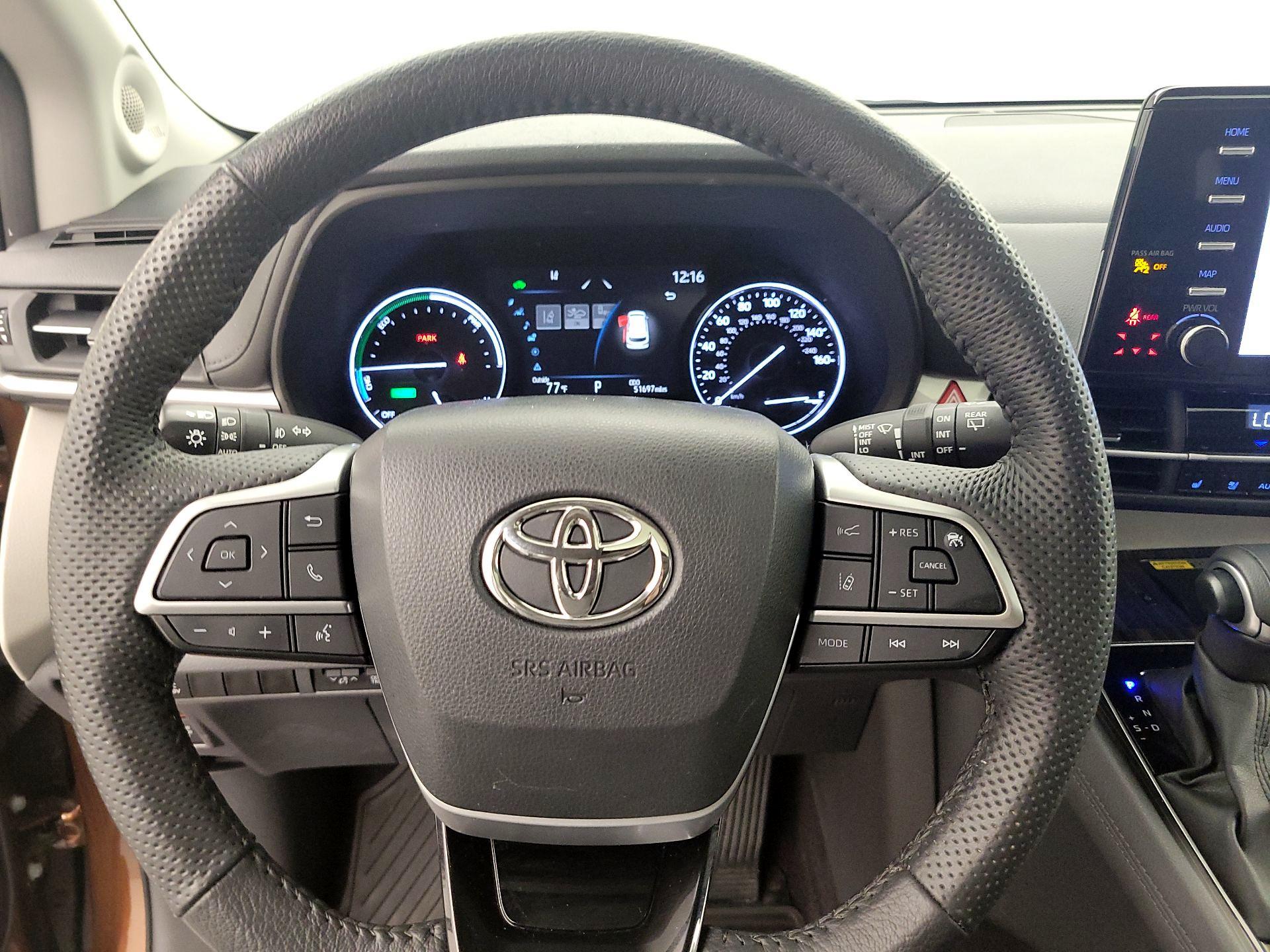 Thumbnail: 2023 Toyota Sienna - 10