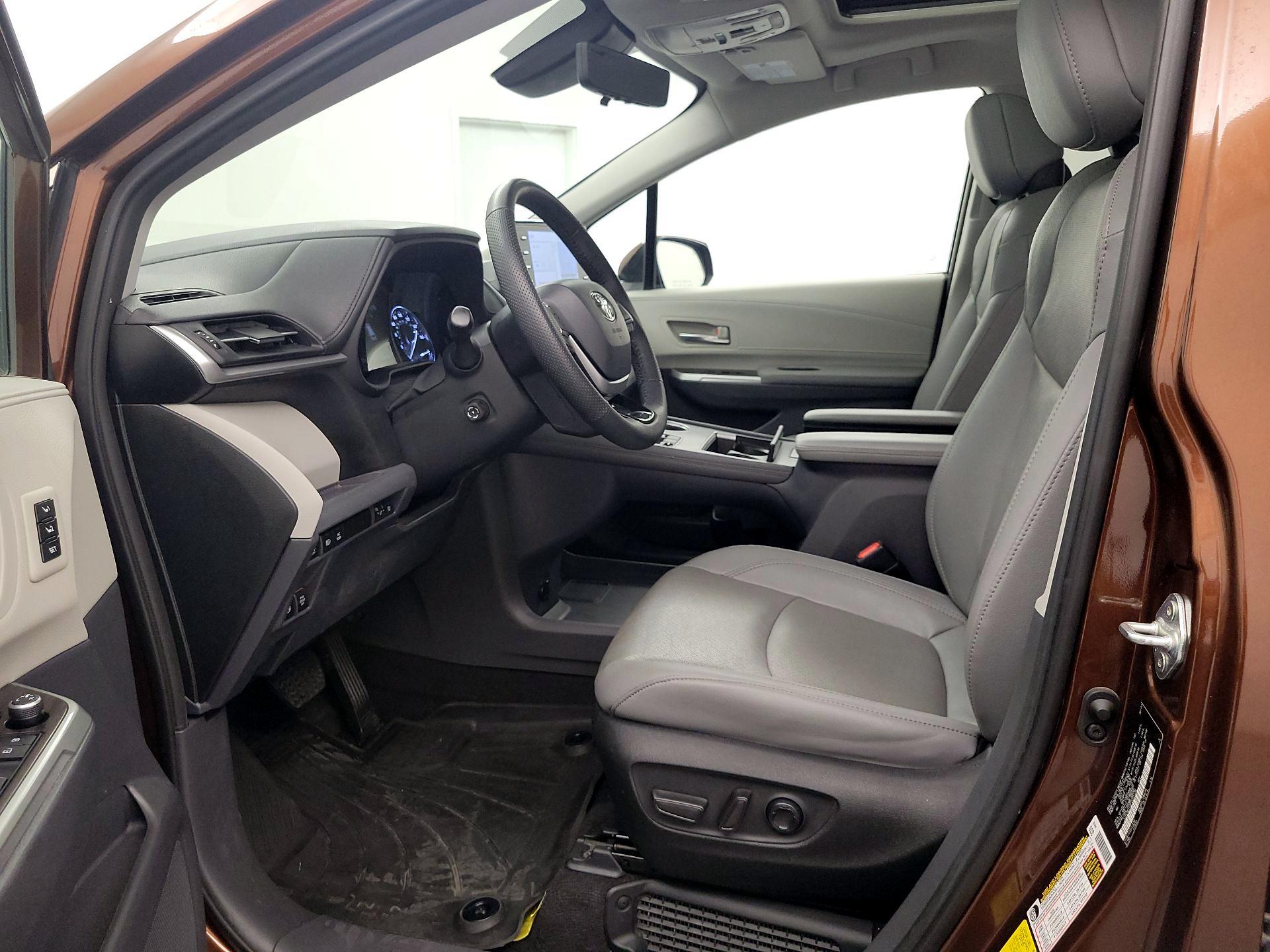 Thumbnail: 2023 Toyota Sienna - 11