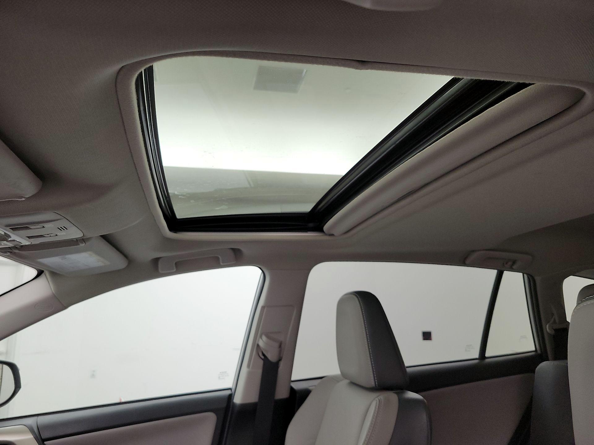 Thumbnail: 2015 Toyota RAV4 - 17